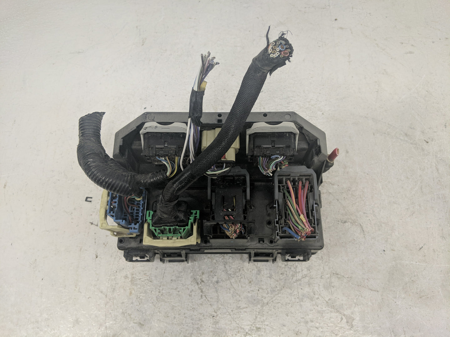 2011-2011 Chrysler Town & Country Fusebox Fuse Box Relay Module Tipm - Oemusedautoparts1.com