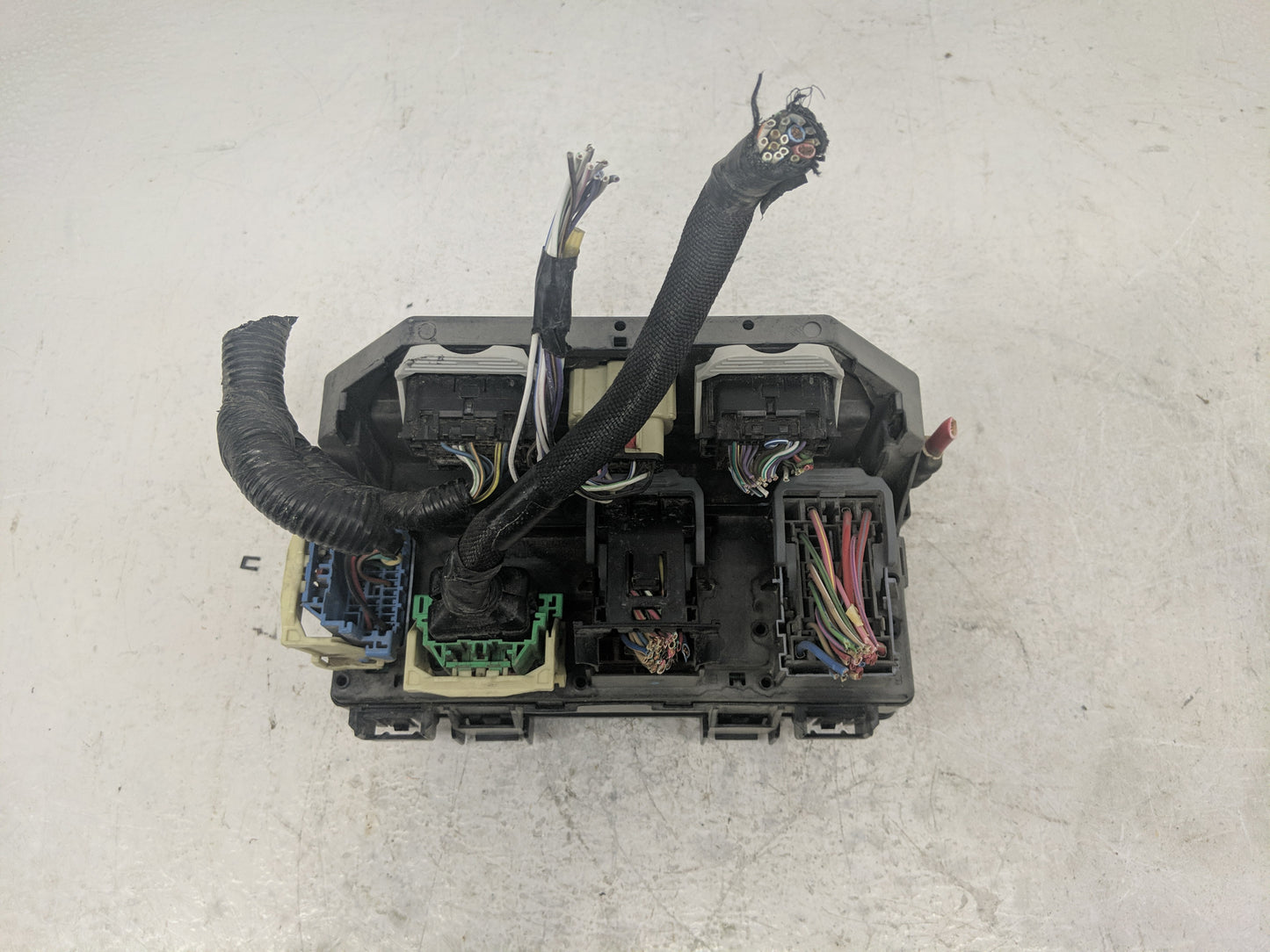 2011-2011 Chrysler Town & Country Fusebox Fuse Box Relay Module Tipm - Oemusedautoparts1.com