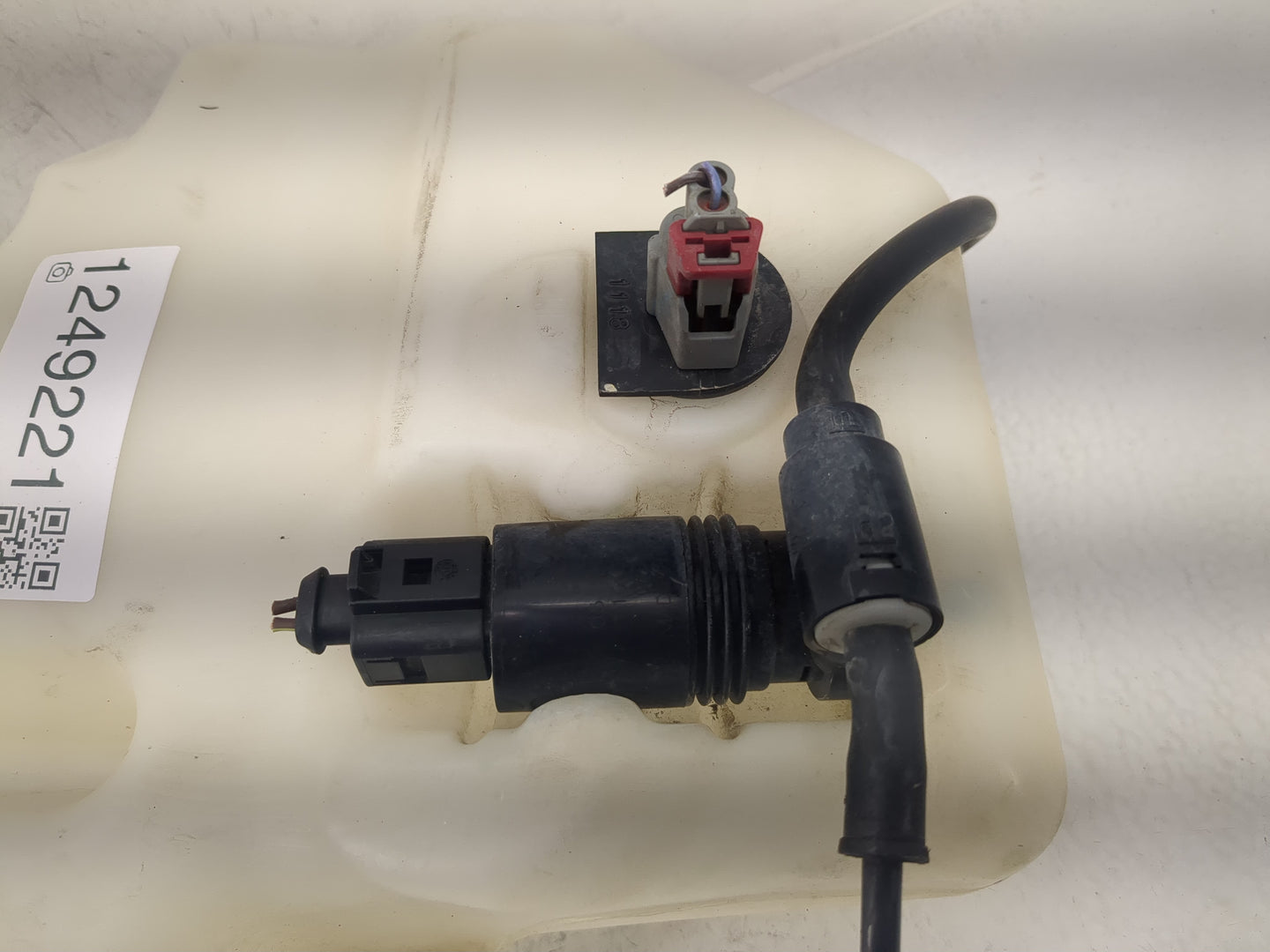 2011 Town & Country Windshield Washer Fluid Reservoir Bottle Oem - Oemusedautoparts1.com