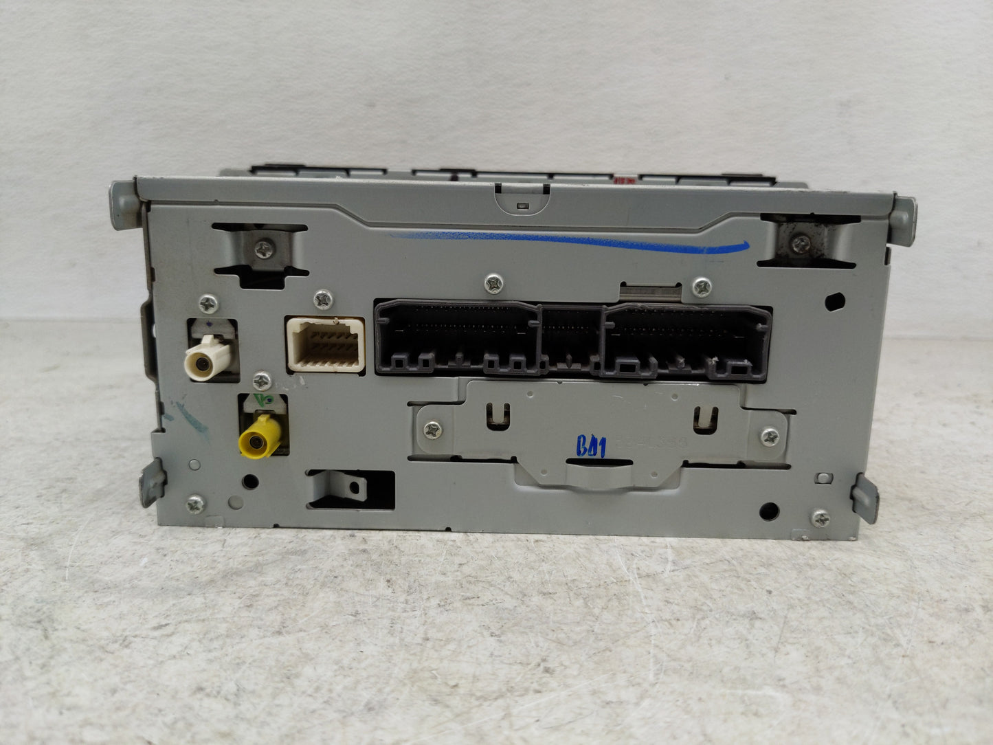 2011 Chrysler Town & Country Radio AM FM Cd Player Receiver Replacement P/N:P05064829AH Fits OEM Used Auto Parts - Oemusedau