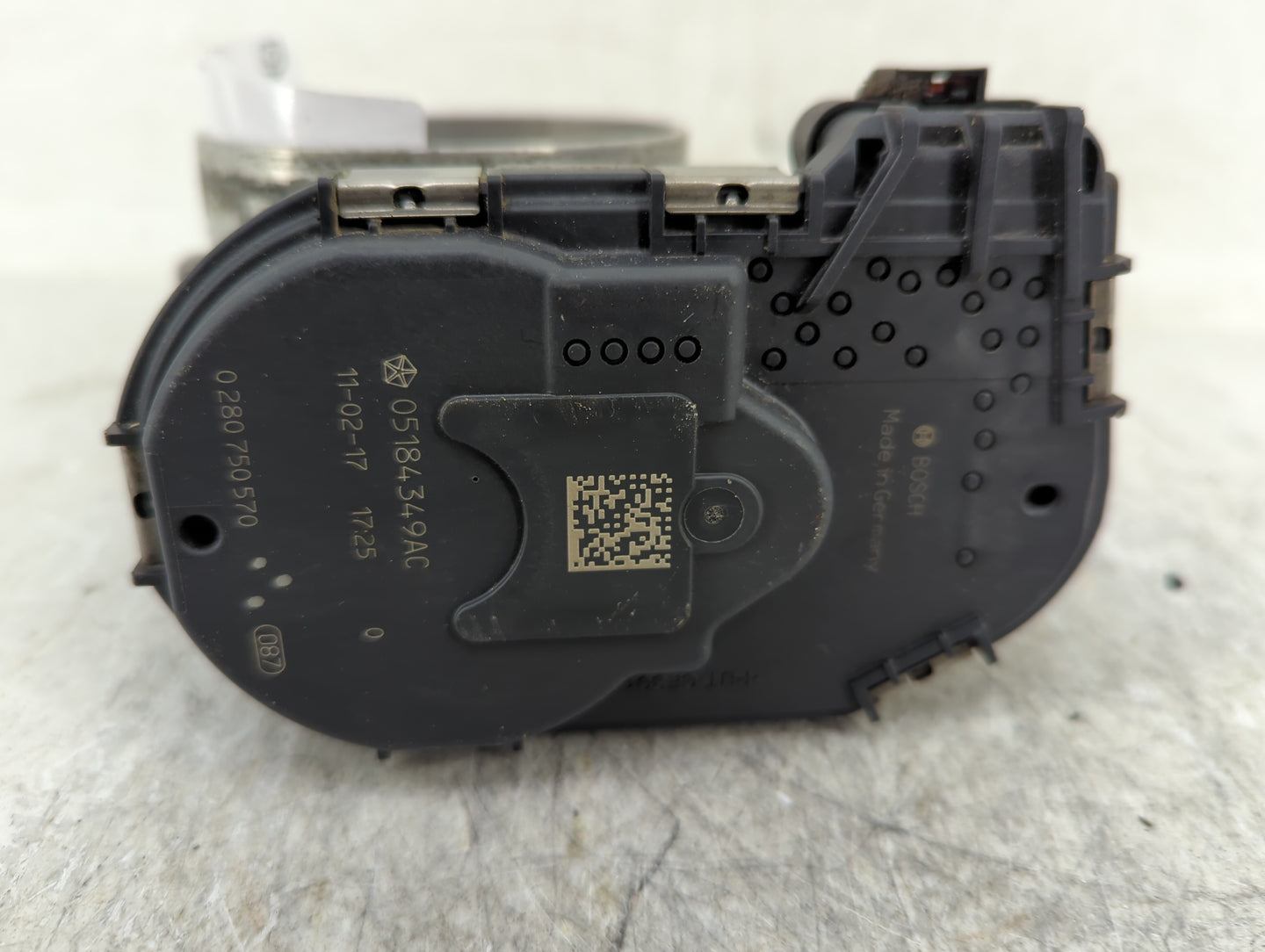 2011-2016 Chrysler Town & Country Throttle Body P/N:0 280 750 570 05184349AC Fits OEM Used Auto Parts - Oemusedautoparts1.co