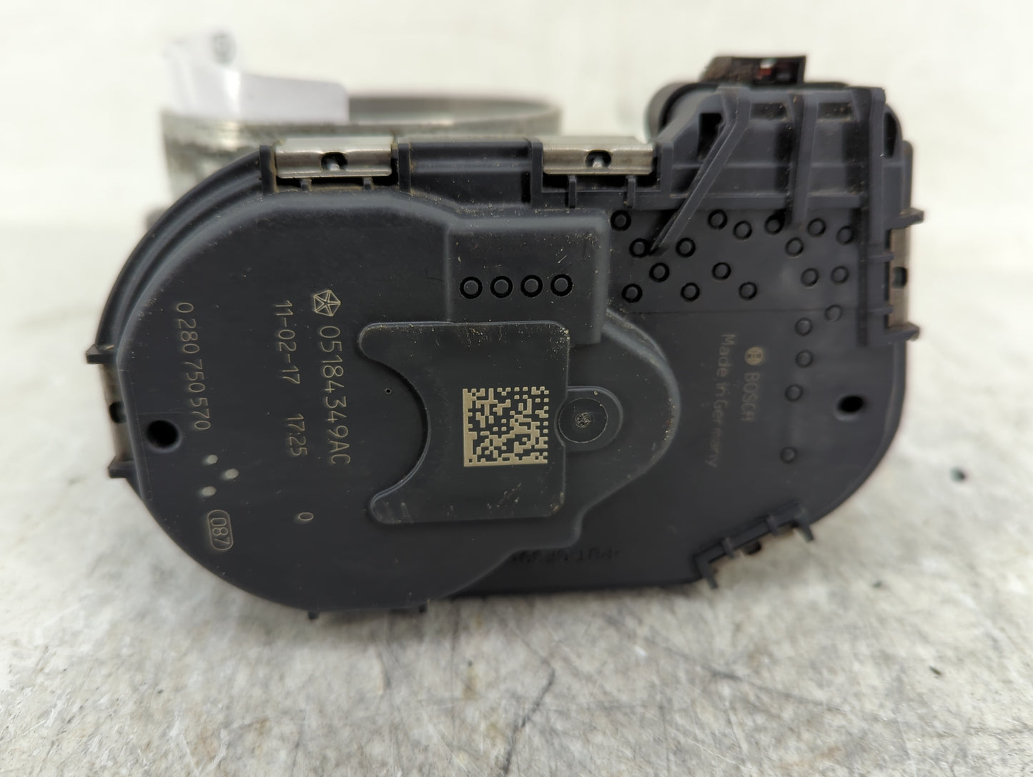 2011-2016 Chrysler Town & Country Throttle Body P/N:0 280 750 570 05184349AC Fits OEM Used Auto Parts - Oemusedautoparts1.co