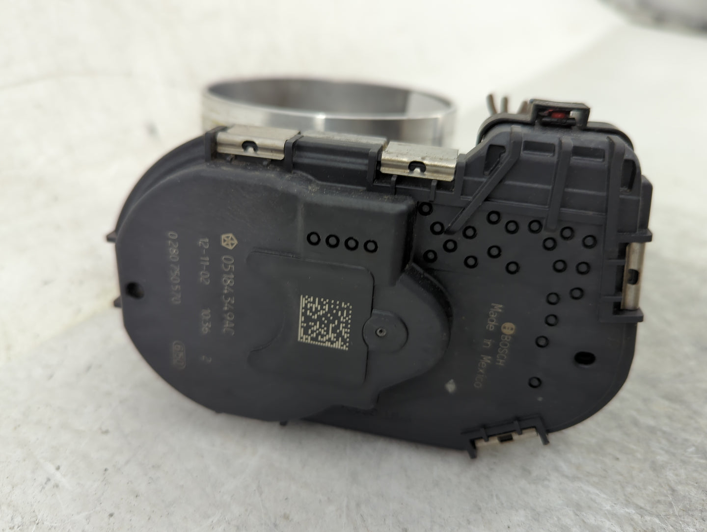 2011-2016 Chrysler Town & Country Throttle Body P/N:05184349AC Fits OEM Used Auto Parts - Oemusedautoparts1.com