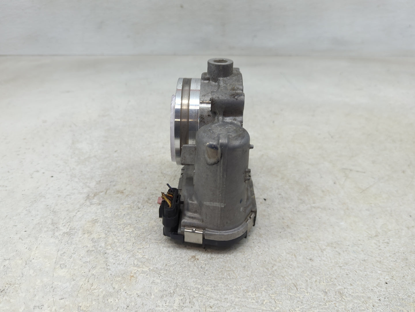 2011-2016 Chrysler Town & Country Throttle Body P/N:05184349AC Fits OEM Used Auto Parts - Oemusedautoparts1.com