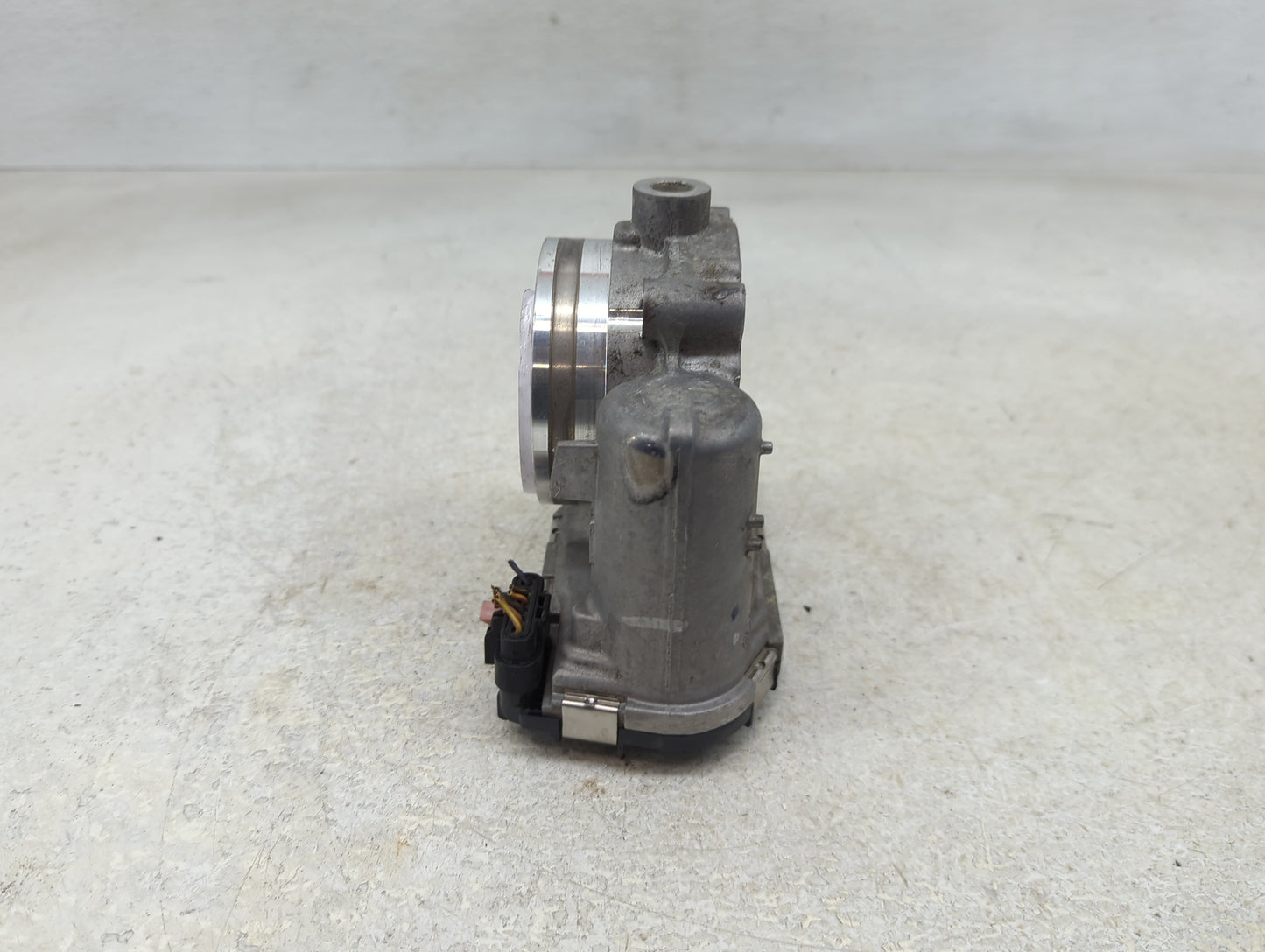 2011-2016 Chrysler Town & Country Throttle Body P/N:05184349AC Fits OEM Used Auto Parts - Oemusedautoparts1.com