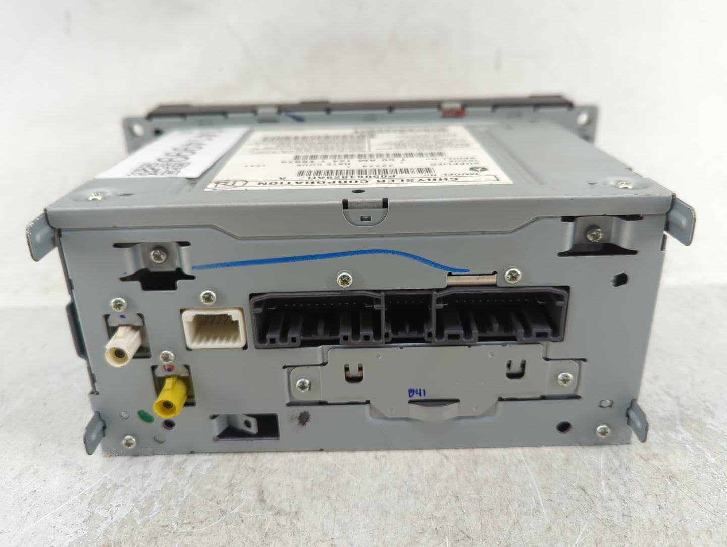 2011 Chrysler Town & Country Radio AM FM Cd Player Receiver Replacement P/N:05064829AH Fits OEM Used Auto Parts - Oemusedaut