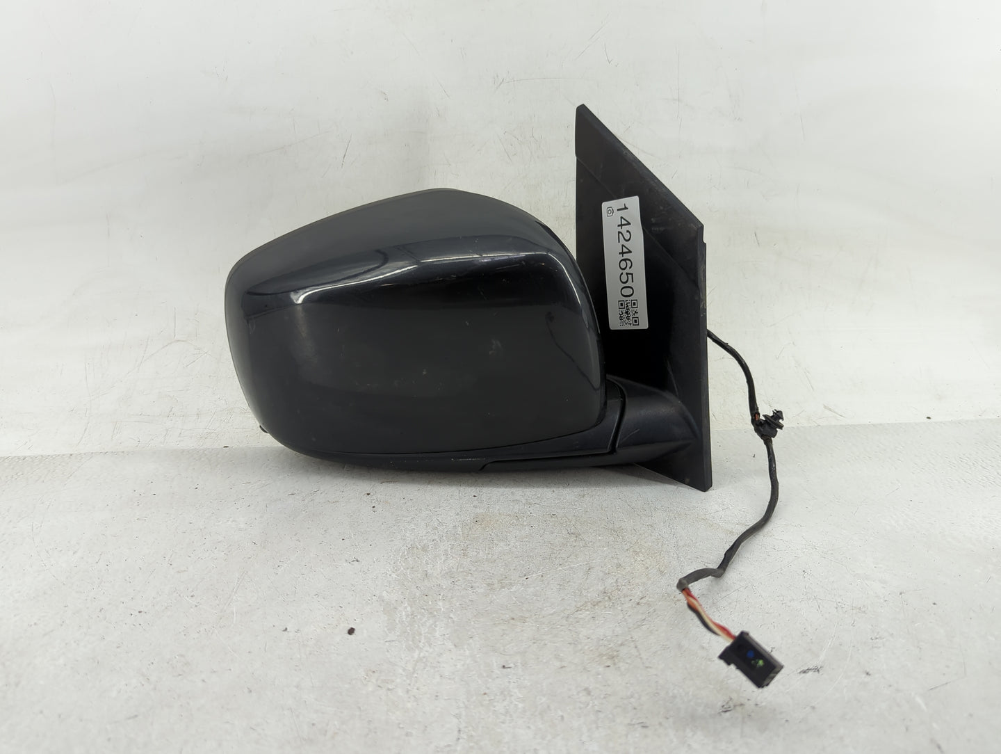 2011-2016 Chrysler Town & Country Passenger Side View Mirror - Right Door Mirror OEM Used - Oemusedautoparts1.com