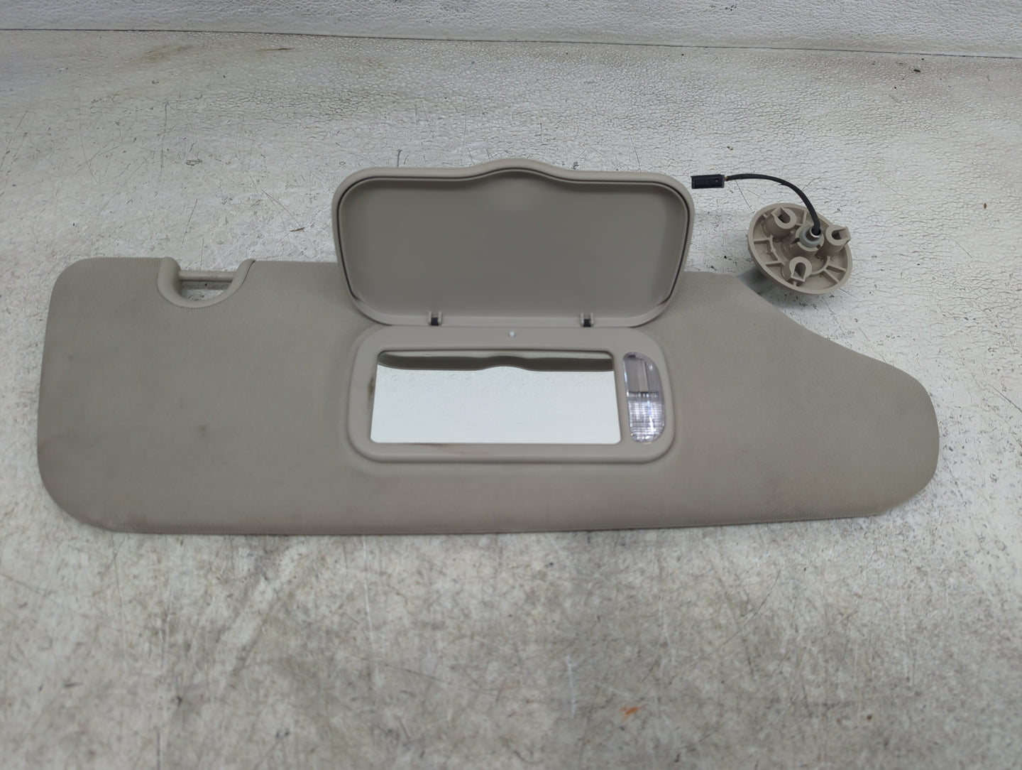 2011-2016 Chrysler Town & Country Sun Visor Shade Replacement Passenger Right Mirror Fits OEM Used Auto Parts - Oemusedautop