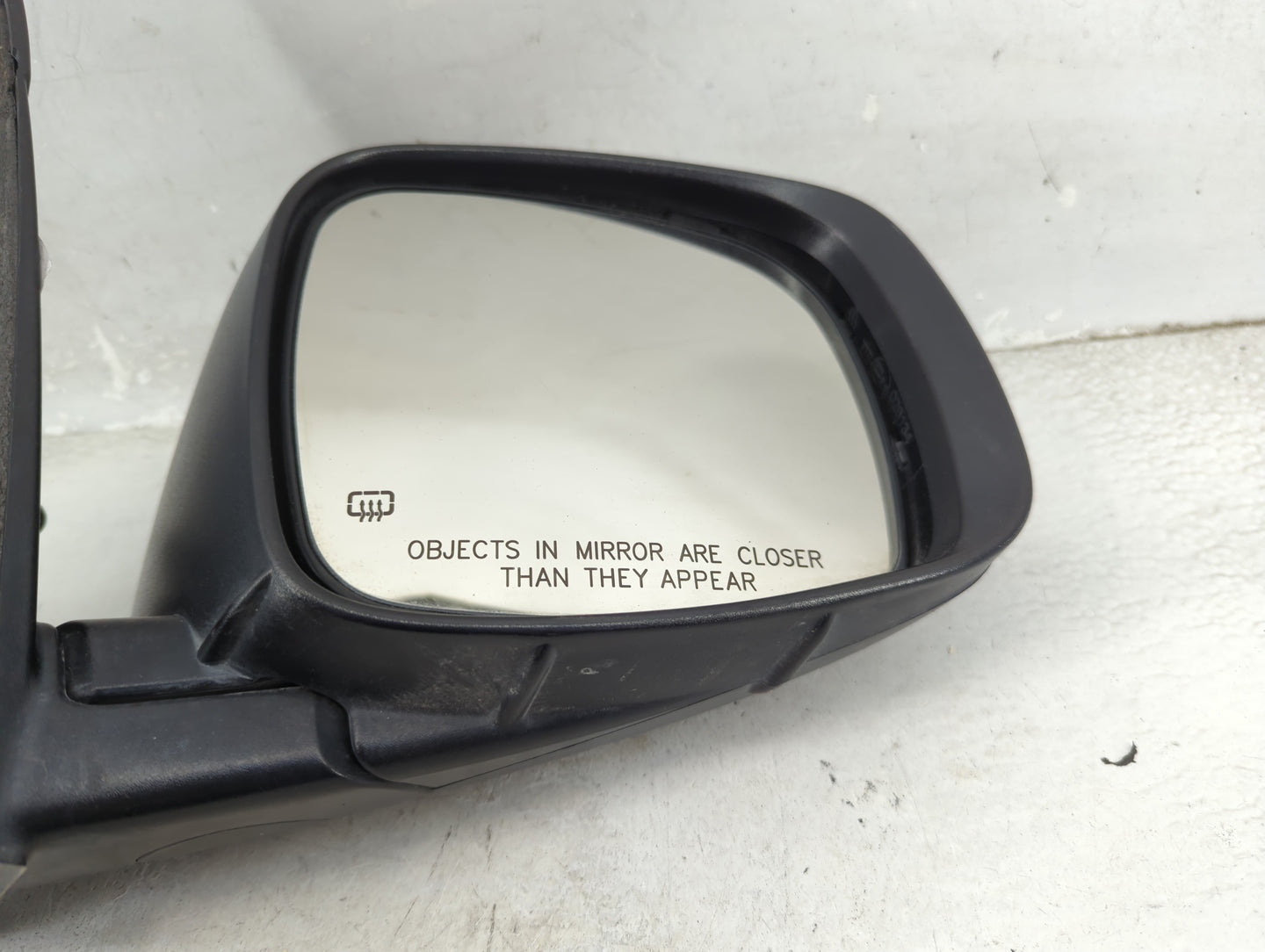 2011-2016 Chrysler Town & Country Passenger Side View Mirror - Right Door Mirror OEM Used - Oemusedautoparts1.com