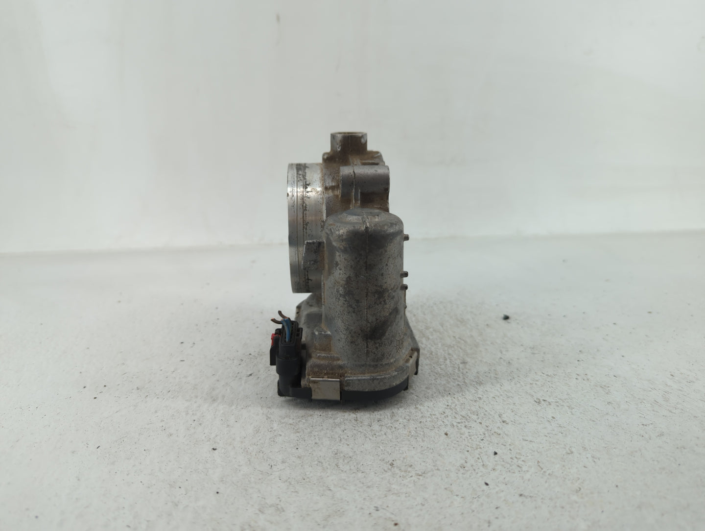 2011-2016 Chrysler Town & Country Throttle Body P/N:05184349AE 05184349AC Fits OEM Used Auto Parts - Oemusedautoparts1.com