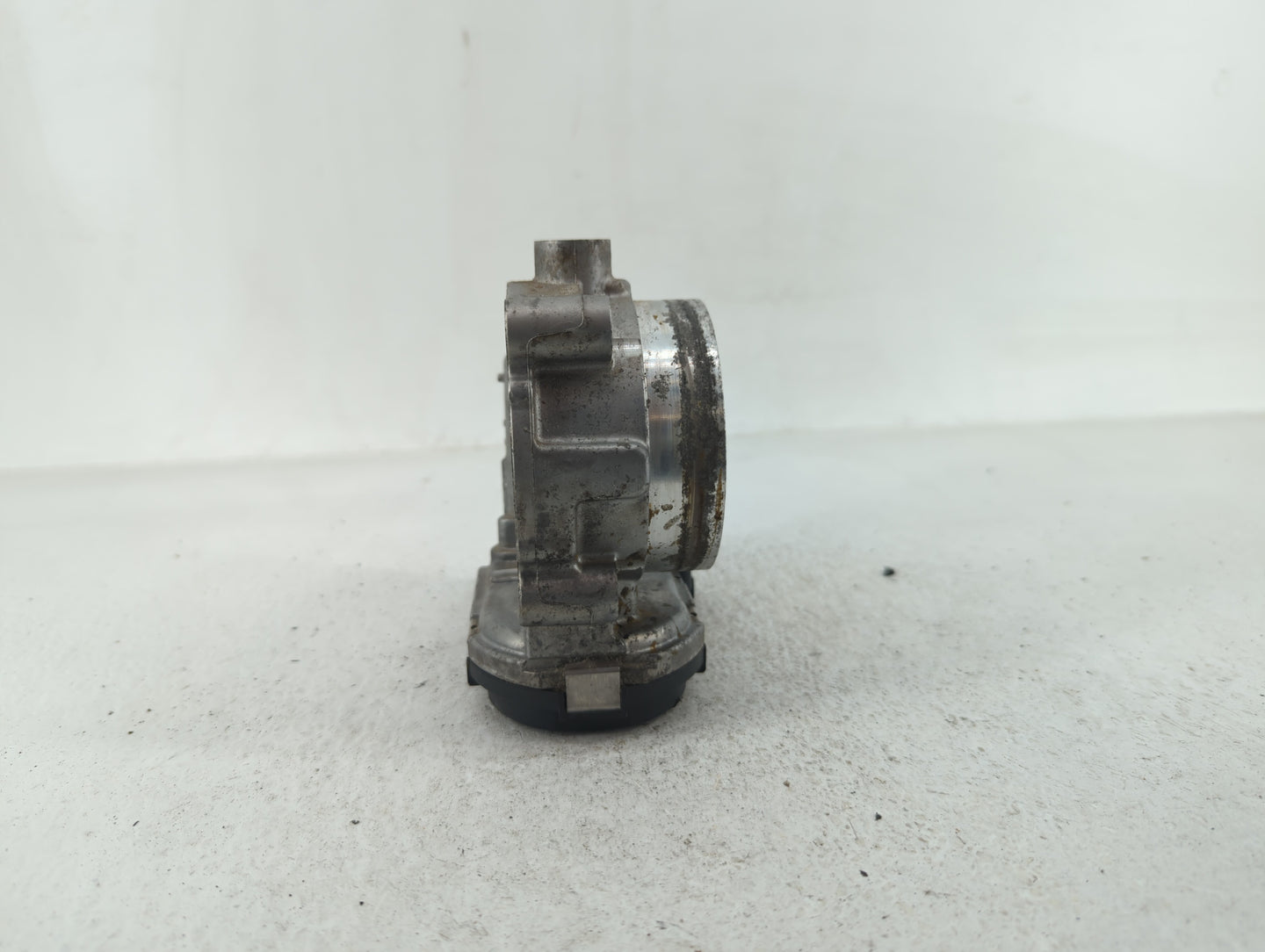2011-2016 Chrysler Town & Country Throttle Body P/N:05184349AE 05184349AC Fits OEM Used Auto Parts - Oemusedautoparts1.com