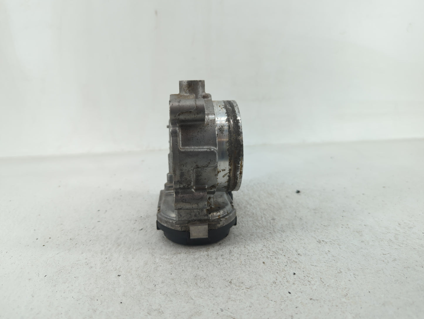 2011-2016 Chrysler Town & Country Throttle Body P/N:05184349AE 05184349AC Fits OEM Used Auto Parts - Oemusedautoparts1.com