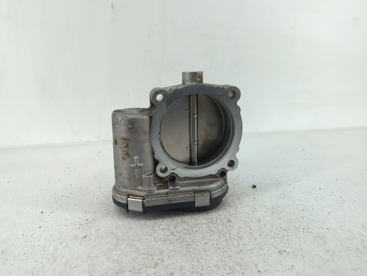 2011-2016 Chrysler Town & Country Throttle Body P/N:05184349AC 05184349AE Fits OEM Used Auto Parts - Oemusedautoparts1.com