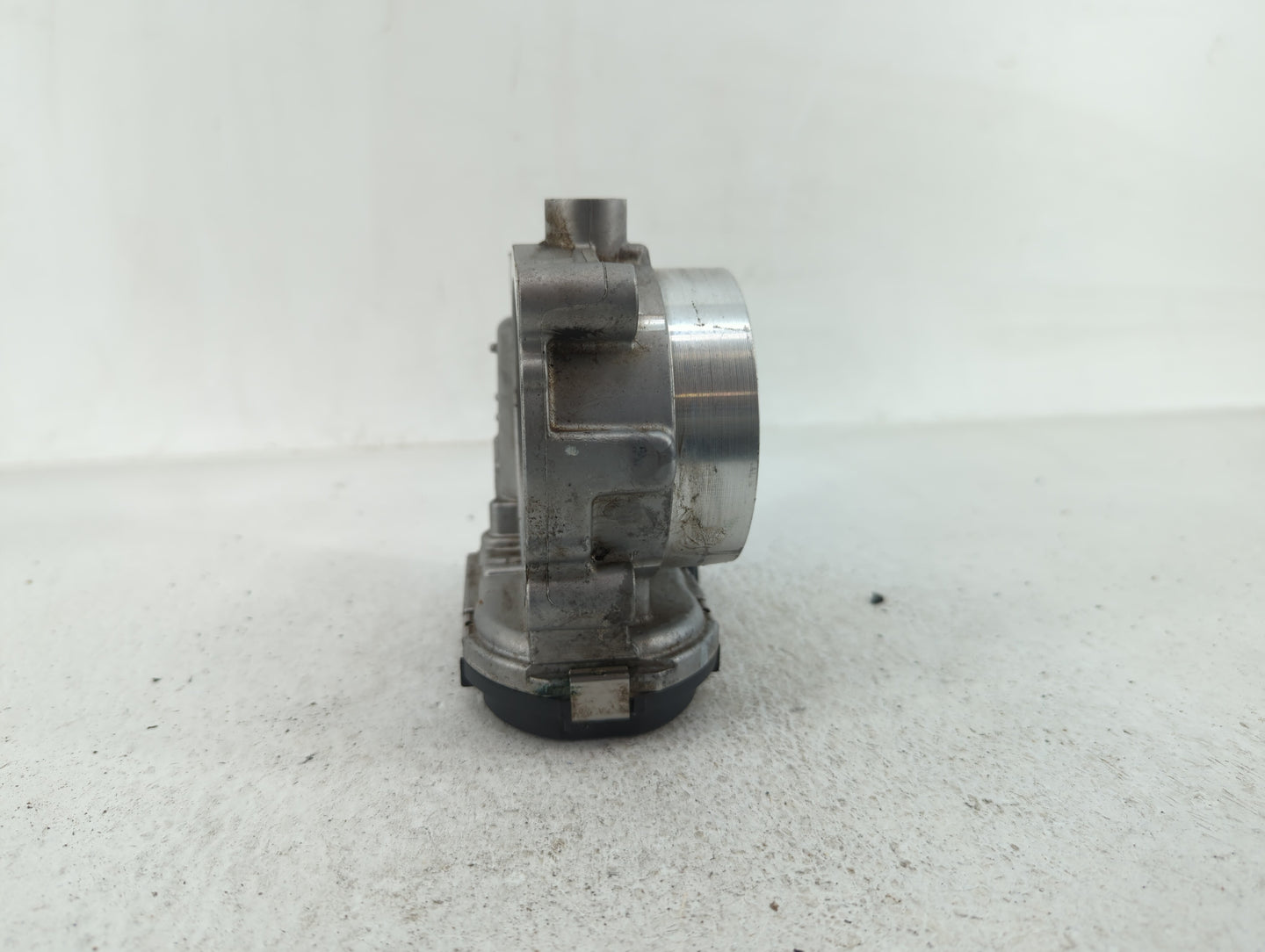 2011-2016 Chrysler Town & Country Throttle Body P/N:05184349AC 05184349AE Fits OEM Used Auto Parts - Oemusedautoparts1.com
