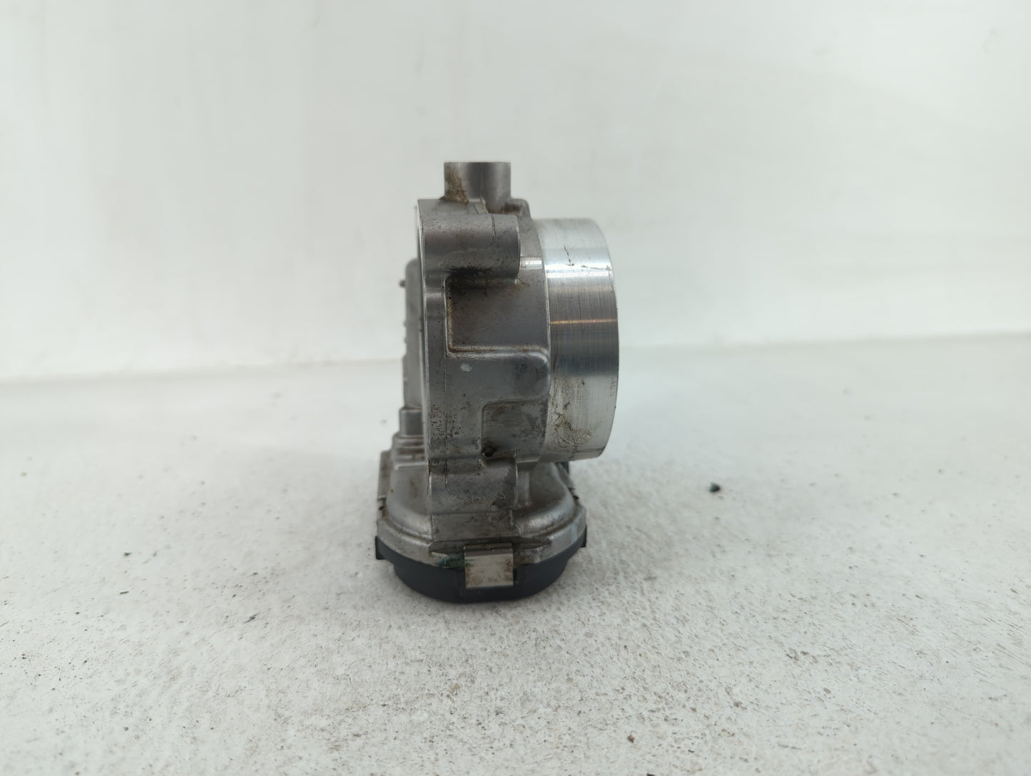 2011-2016 Chrysler Town & Country Throttle Body P/N:05184349AC 05184349AE Fits OEM Used Auto Parts - Oemusedautoparts1.com