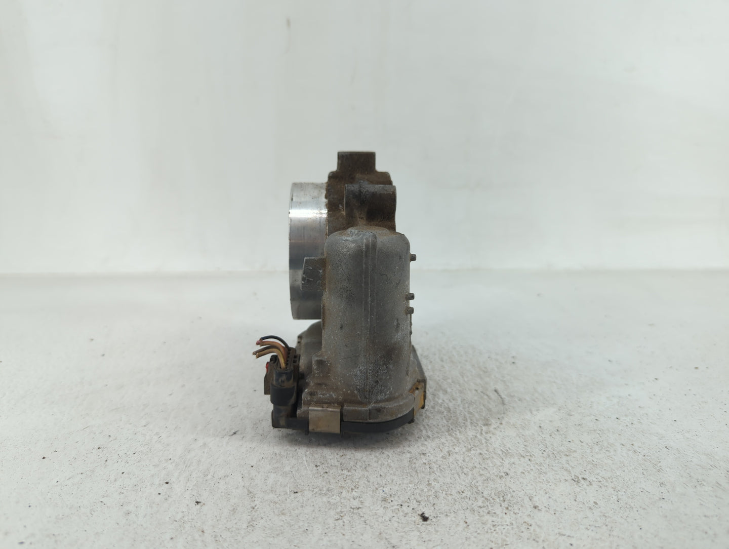 2011-2016 Chrysler Town & Country Throttle Body P/N:05184349AE 05184349AC Fits OEM Used Auto Parts - Oemusedautoparts1.com