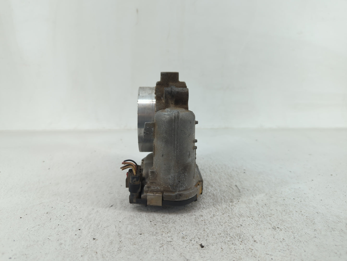 2011-2016 Chrysler Town & Country Throttle Body P/N:05184349AE 05184349AC Fits OEM Used Auto Parts - Oemusedautoparts1.com