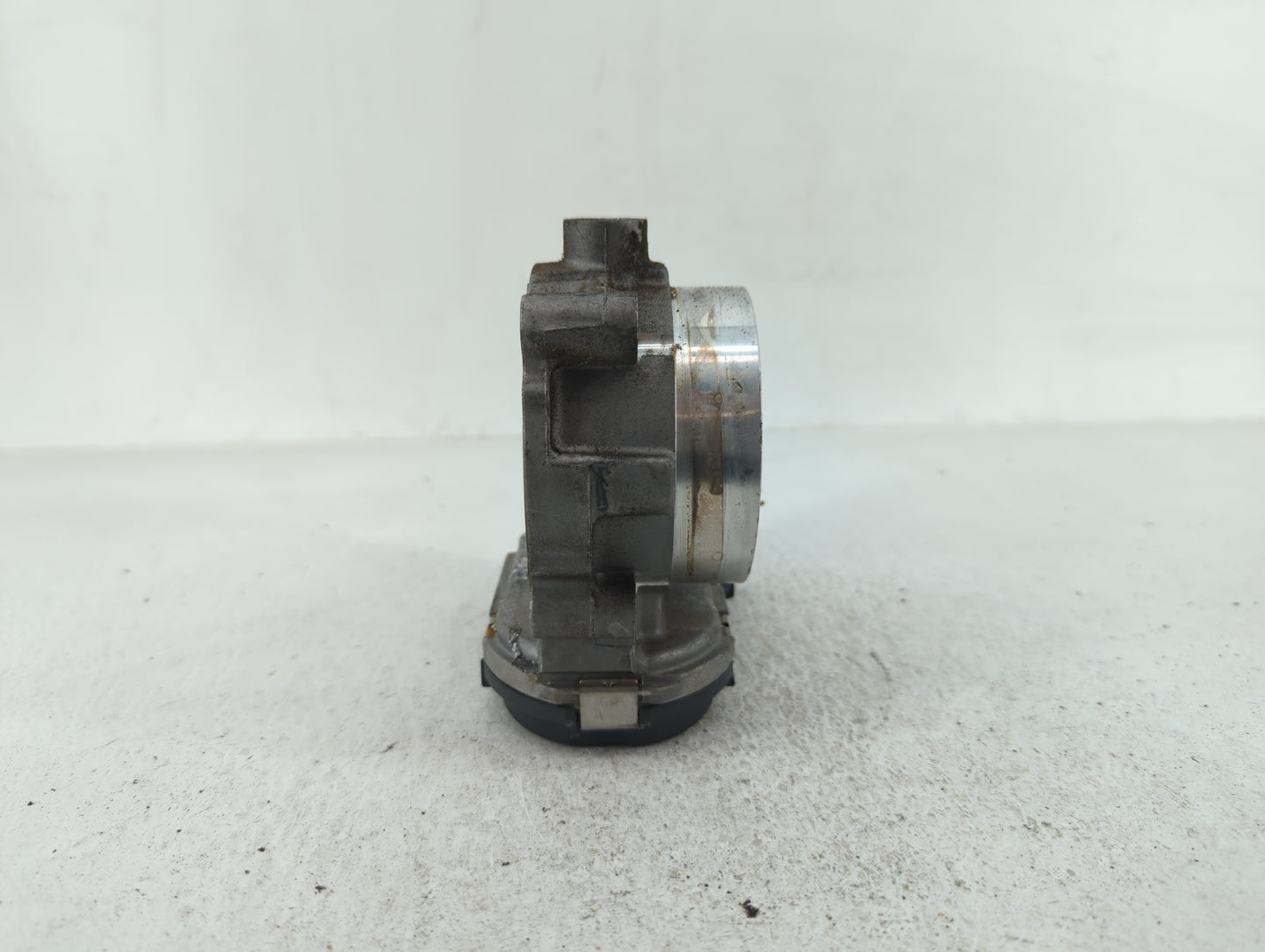 2011-2016 Chrysler Town & Country Throttle Body P/N:05184349AE 05184349AC Fits OEM Used Auto Parts - Oemusedautoparts1.com