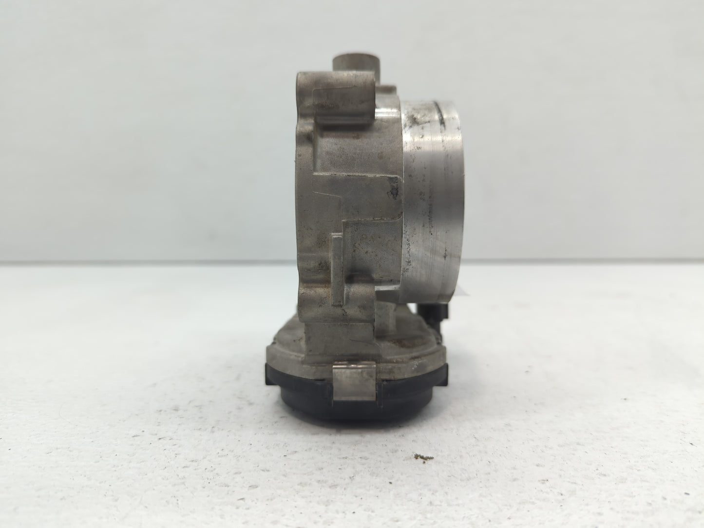 2011-2016 Chrysler Town & Country Throttle Body P/N:05184349AC 05184349AF Fits OEM Used Auto Parts - Oemusedautoparts1.com