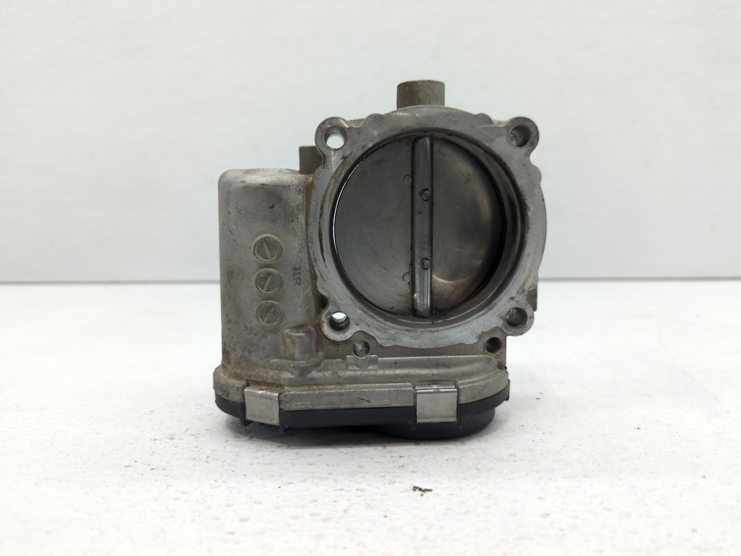 2011-2016 Chrysler Town & Country Throttle Body P/N:05184349AC 05184349AF Fits OEM Used Auto Parts - Oemusedautoparts1.com