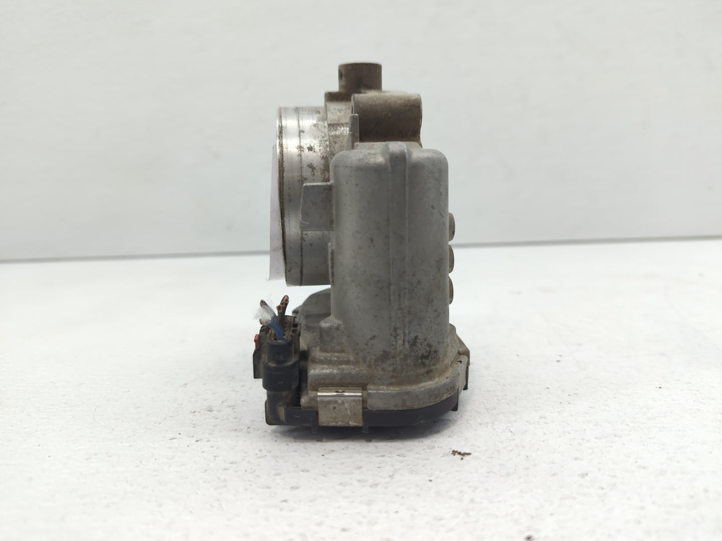 2011-2016 Chrysler Town & Country Throttle Body P/N:05184349AC 05184349AF Fits OEM Used Auto Parts - Oemusedautoparts1.com