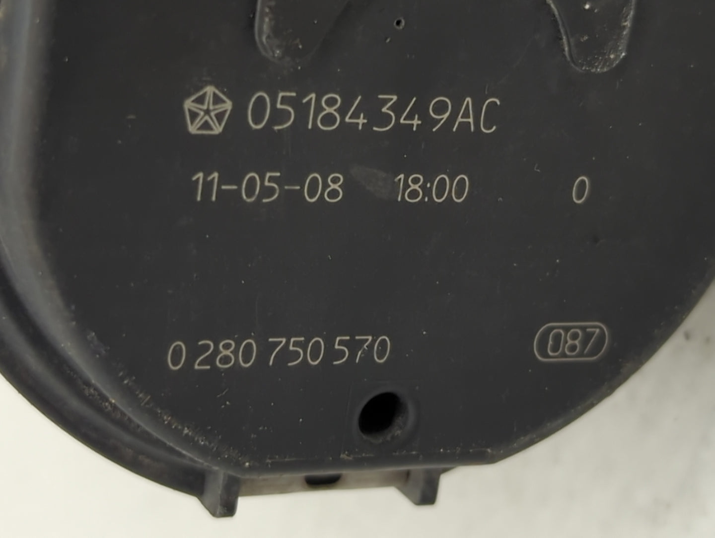 2011-2016 Chrysler Town & Country Throttle Body P/N:05184349AC 05184349AF Fits OEM Used Auto Parts - Oemusedautoparts1.com