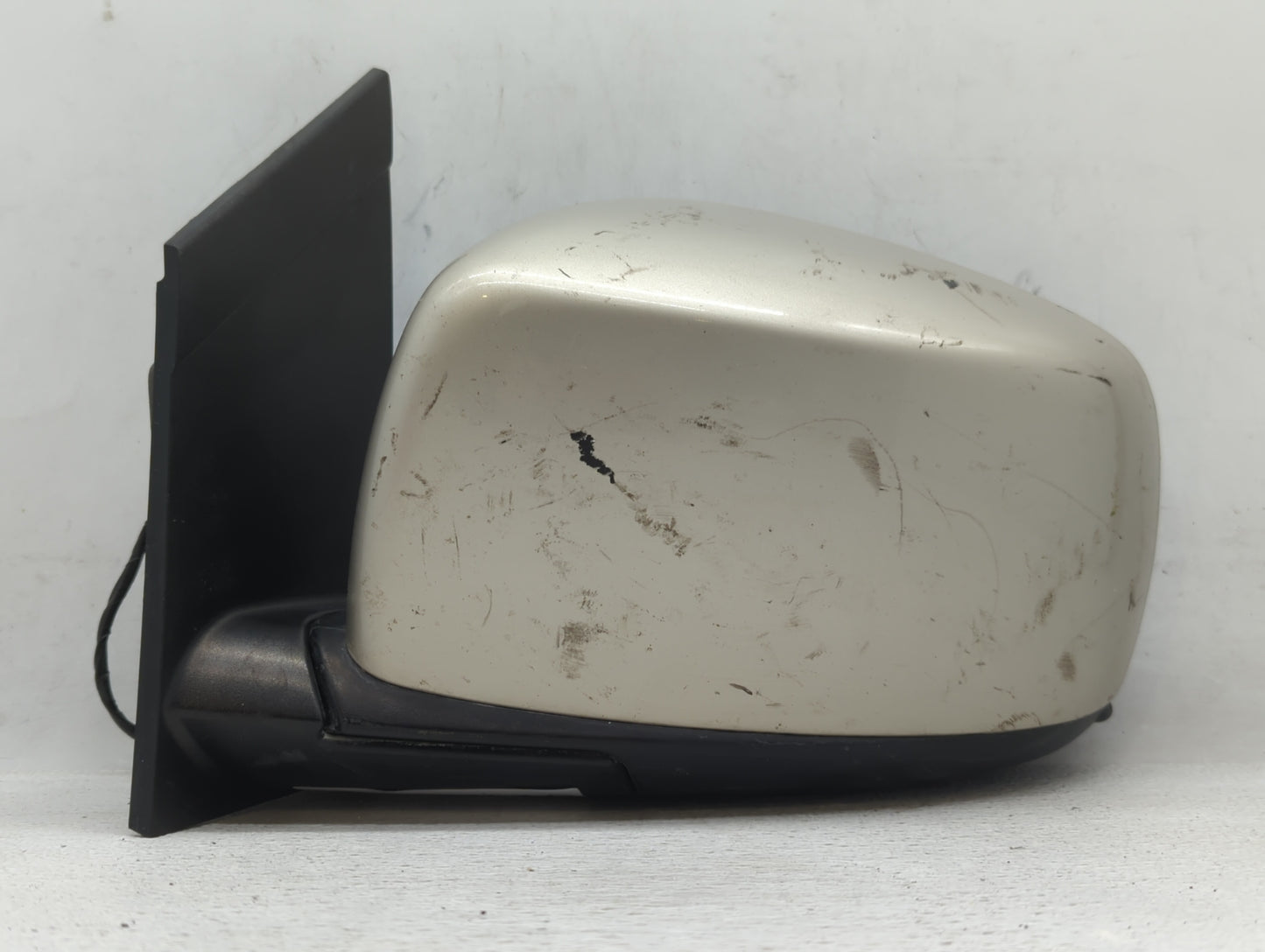 2011-2016 Chrysler Town & Country Driver Side View Mirror - Left Door Mirror OEM Used - Oemusedautoparts1.com