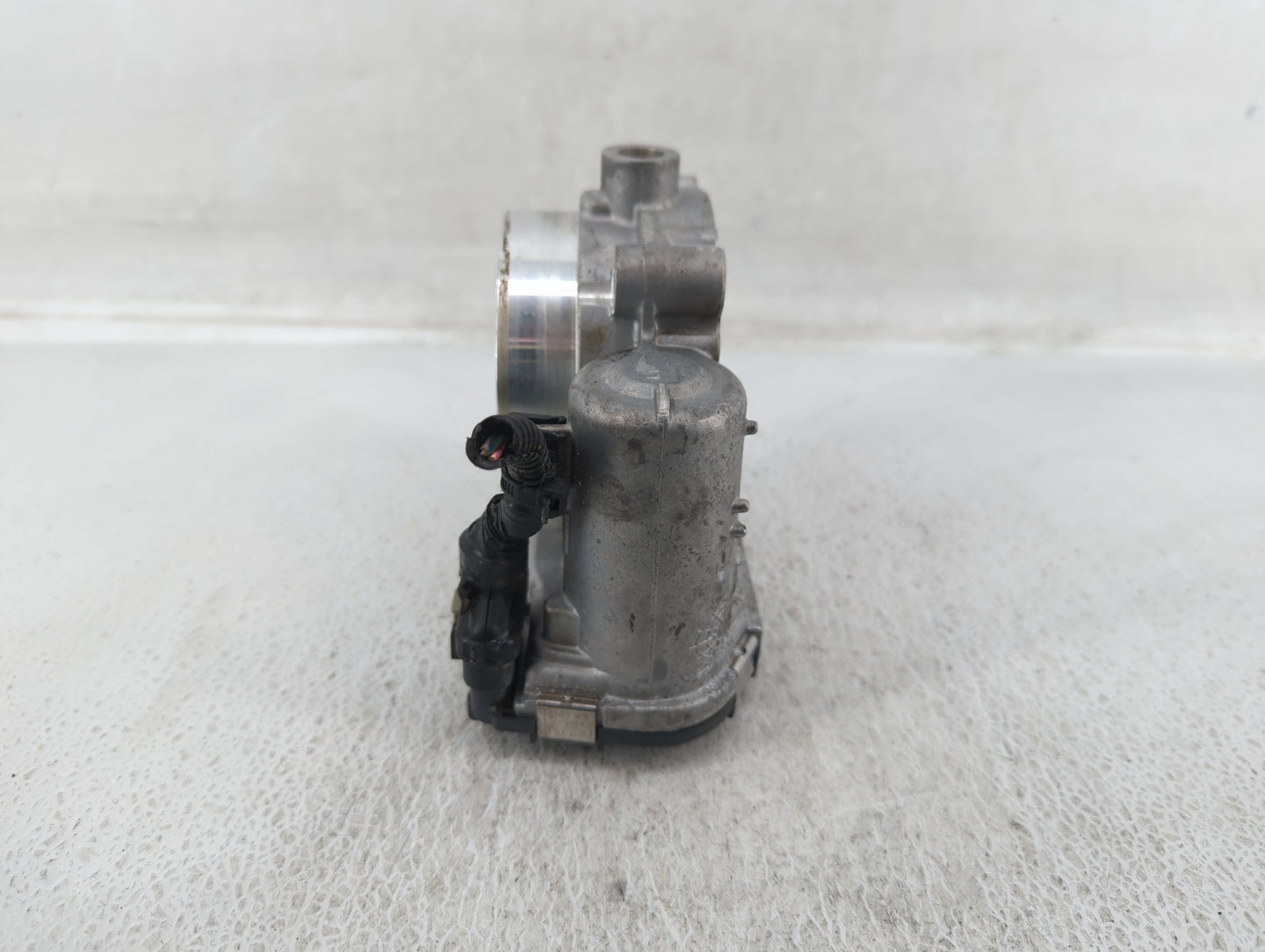 2011-2016 Chrysler Town & Country Throttle Body P/N:05184349AC Fits OEM Used Auto Parts - Oemusedautoparts1.com