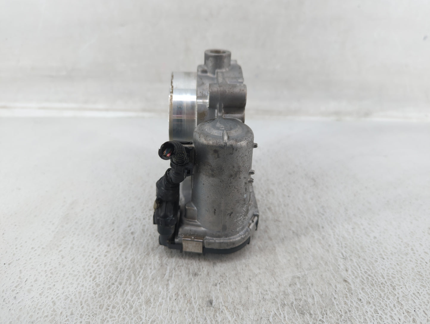 2011-2016 Chrysler Town & Country Throttle Body P/N:05184349AC Fits OEM Used Auto Parts - Oemusedautoparts1.com