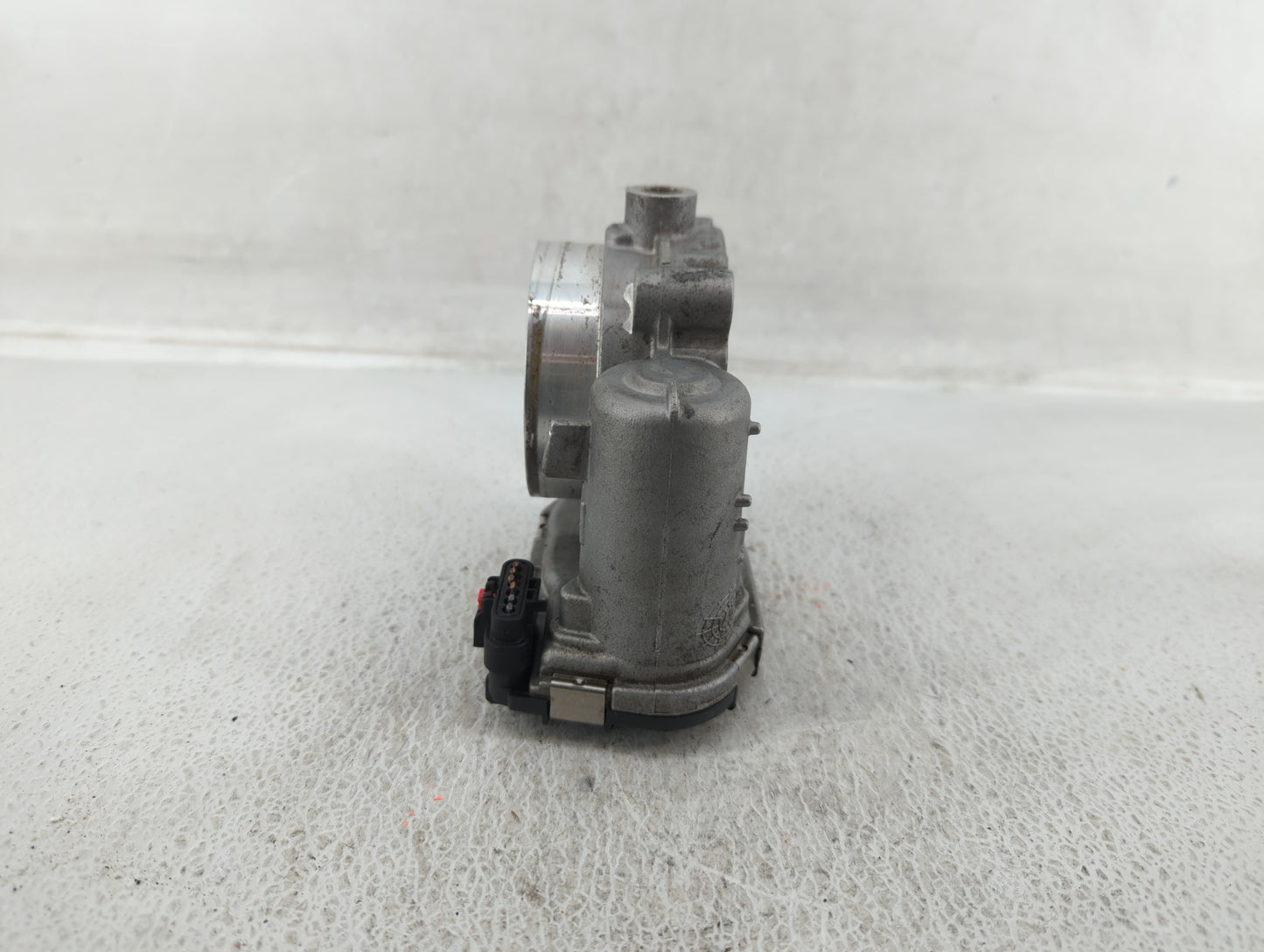 2011-2016 Chrysler Town & Country Throttle Body P/N:05184349AE 05184349AC Fits OEM Used Auto Parts - Oemusedautoparts1.com