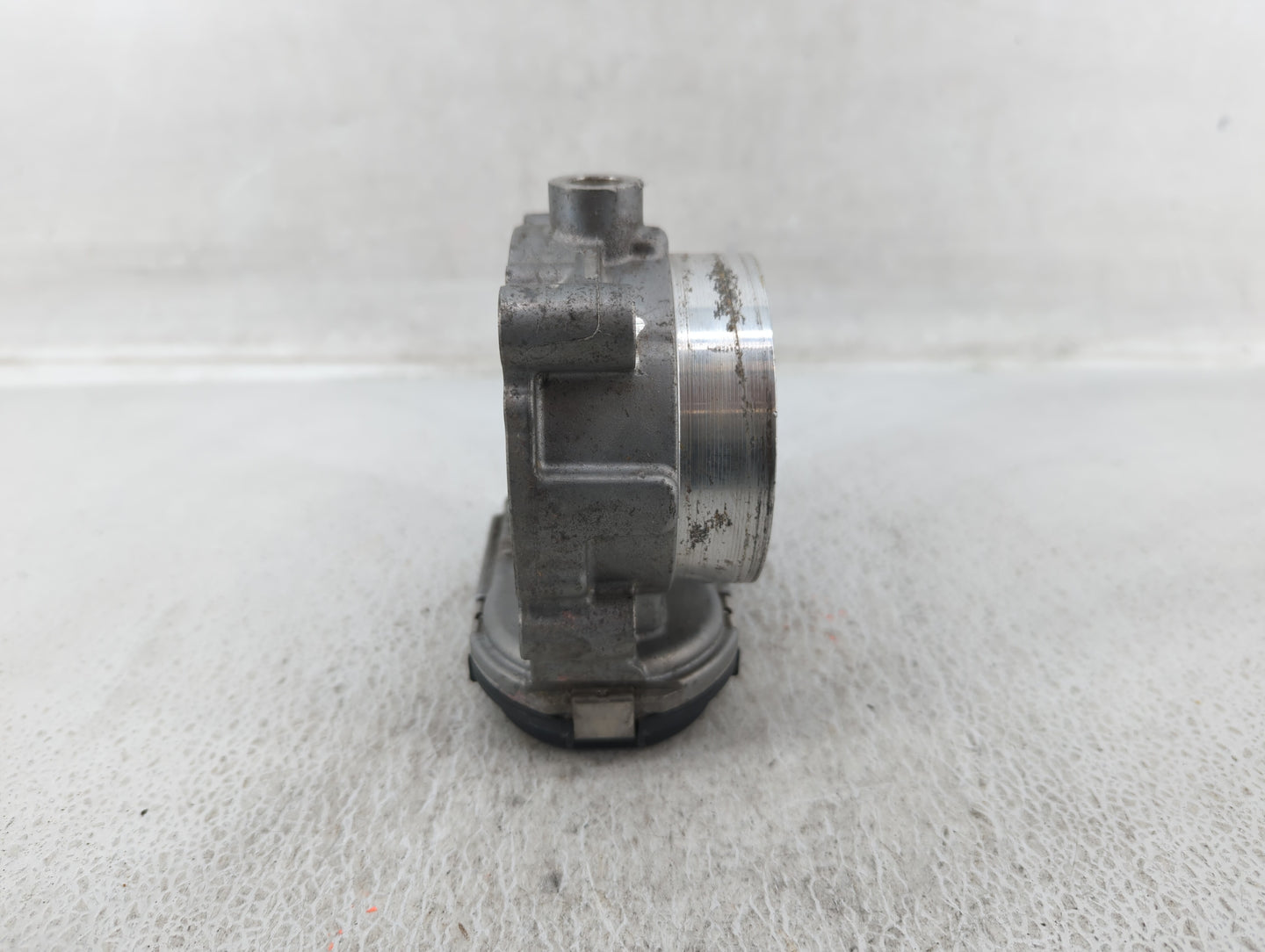 2011-2016 Chrysler Town & Country Throttle Body P/N:05184349AE 05184349AC Fits OEM Used Auto Parts - Oemusedautoparts1.com