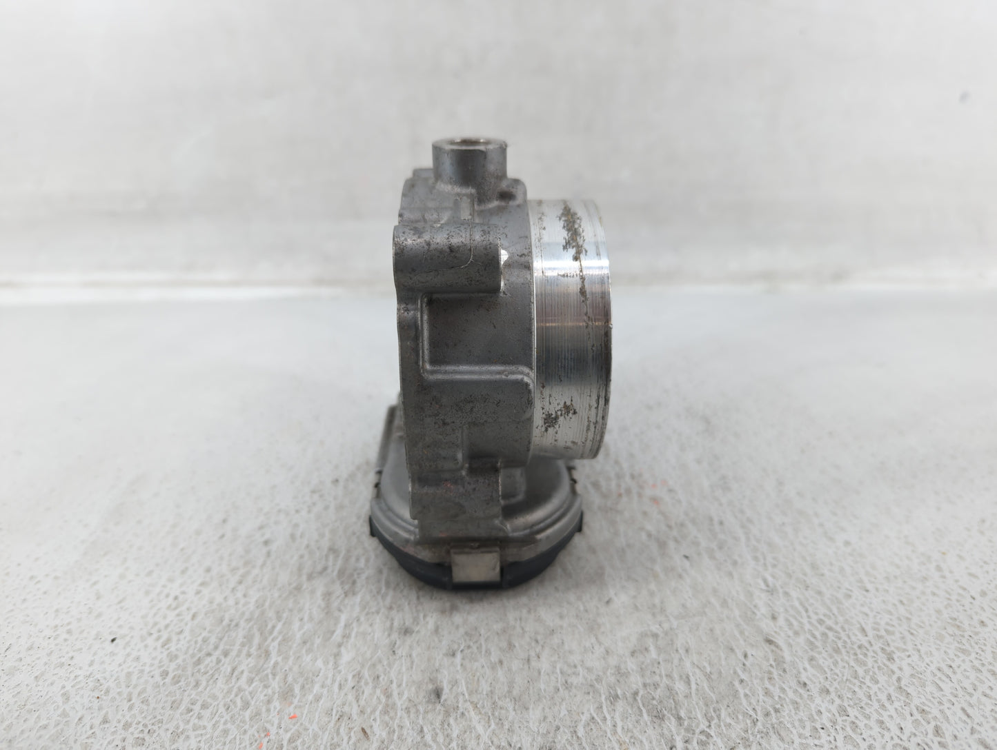 2011-2016 Chrysler Town & Country Throttle Body P/N:05184349AE 05184349AC Fits OEM Used Auto Parts - Oemusedautoparts1.com