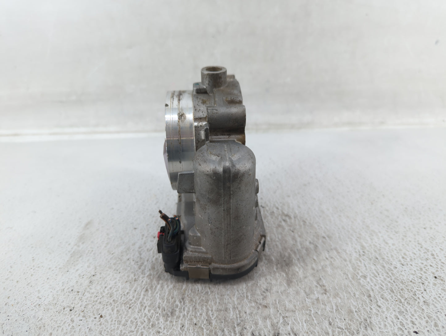 2011-2016 Chrysler Town & Country Throttle Body P/N:05184349AC Fits OEM Used Auto Parts - Oemusedautoparts1.com
