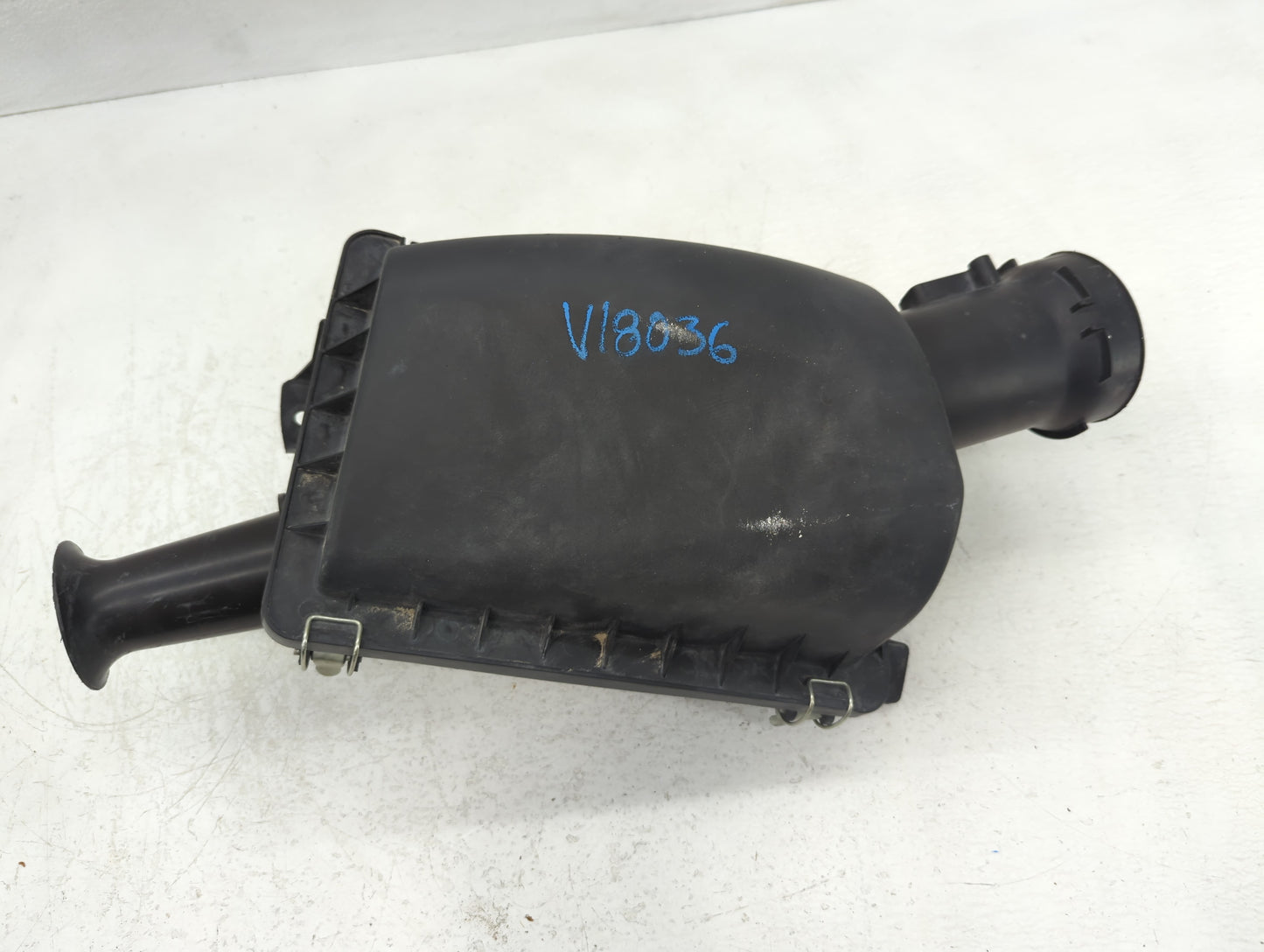 Chrysler Town & Country Air Cleaner Intake-duct Hose Tube - Oemusedautoparts1.com