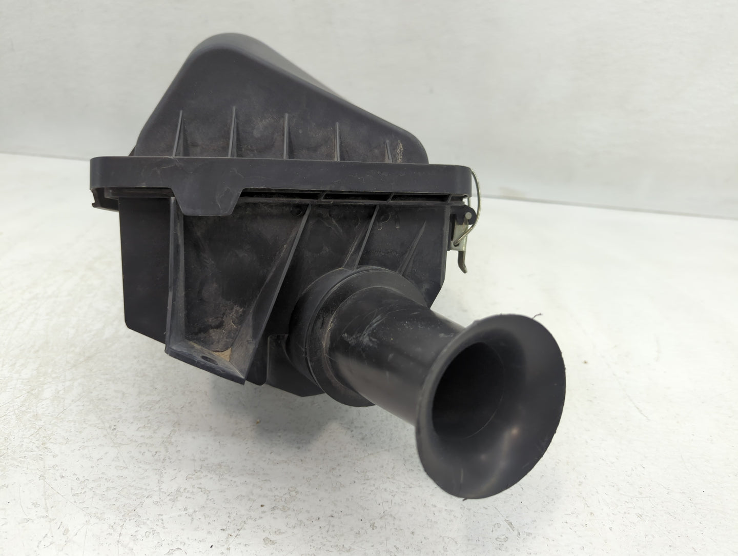 Chrysler Town & Country Air Cleaner Intake-duct Hose Tube - Oemusedautoparts1.com