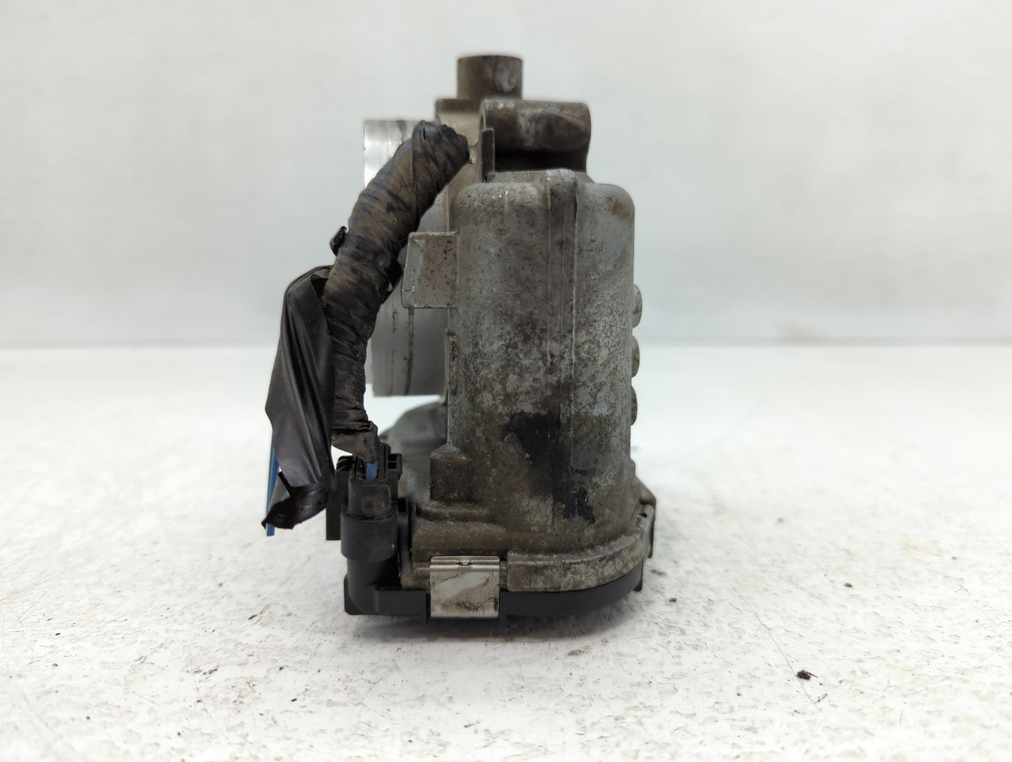 2011-2016 Chrysler Town & Country Throttle Body P/N:0 280 750 570 05184349AC Fits OEM Used Auto Parts - Oemusedautoparts1.co