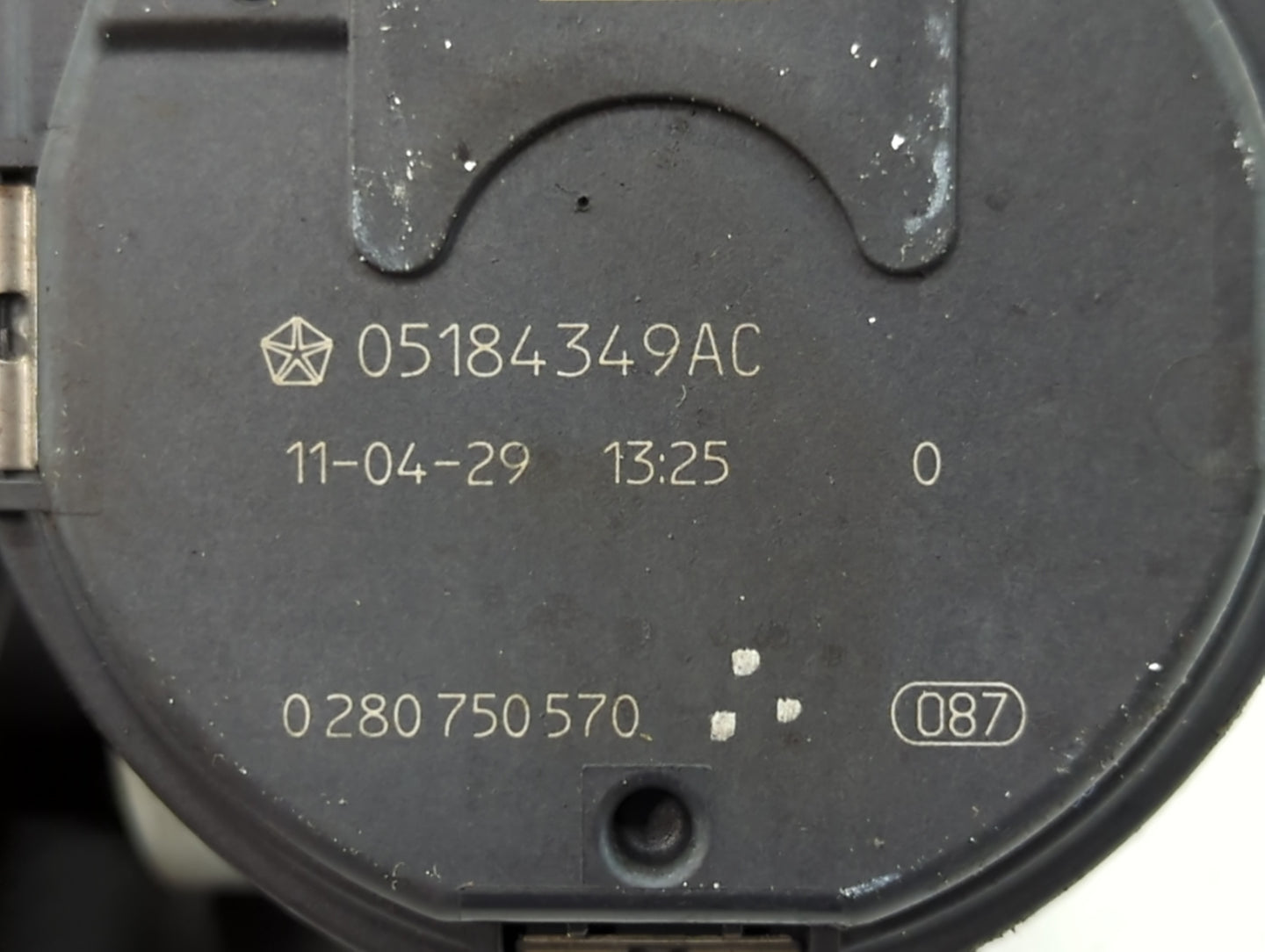 2011-2016 Chrysler Town & Country Throttle Body P/N:0 280 750 570 05184349AC Fits OEM Used Auto Parts - Oemusedautoparts1.co
