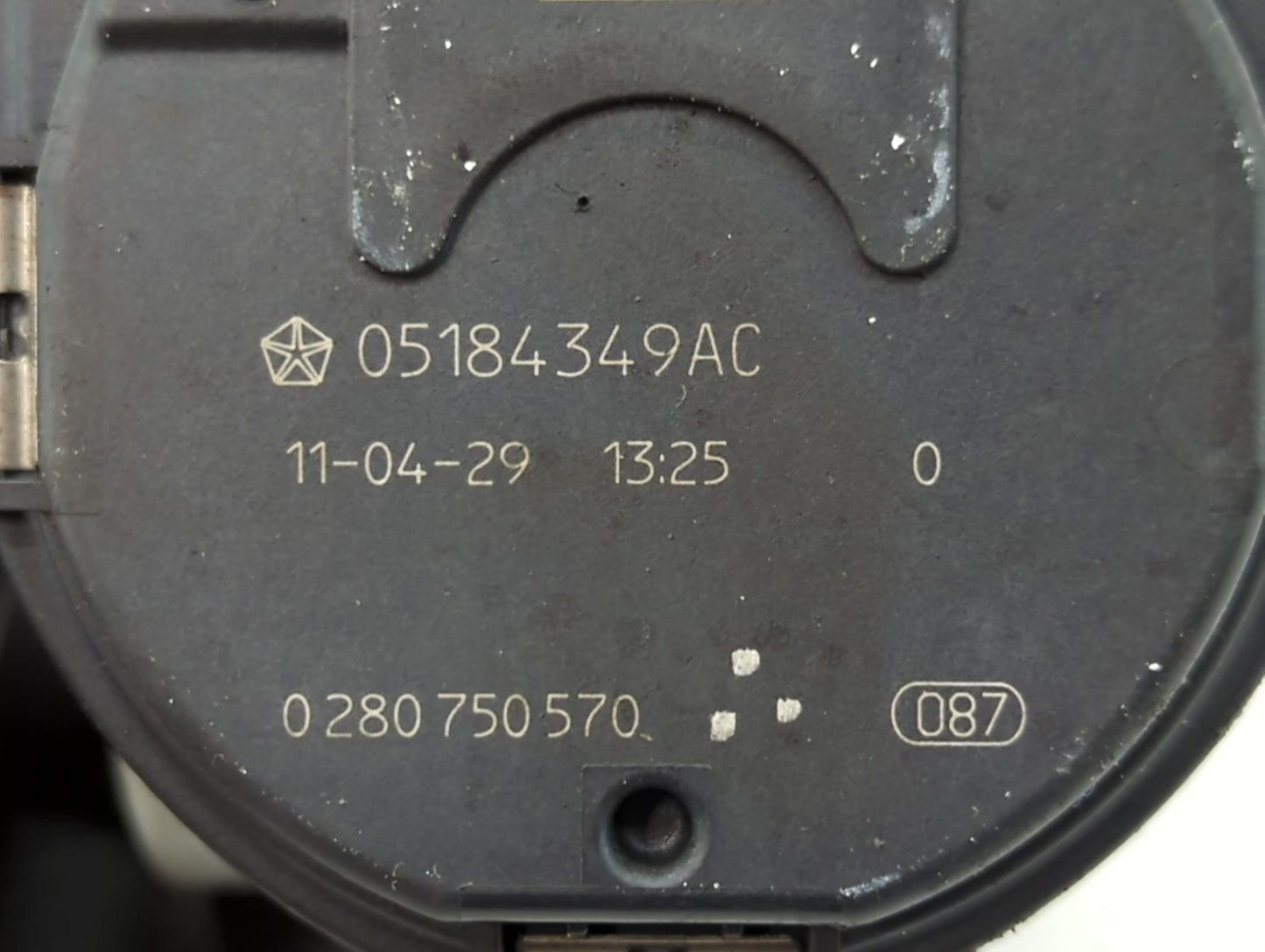 2011-2016 Chrysler Town & Country Throttle Body P/N:0 280 750 570 05184349AC Fits OEM Used Auto Parts - Oemusedautoparts1.co