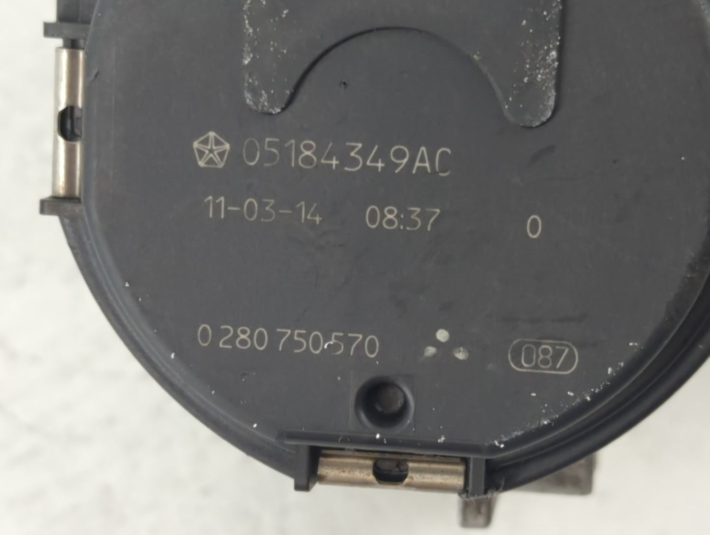 2011-2016 Chrysler Town & Country Throttle Body P/N:0 280 750 570 05184349AC Fits OEM Used Auto Parts - Oemusedautoparts1.co