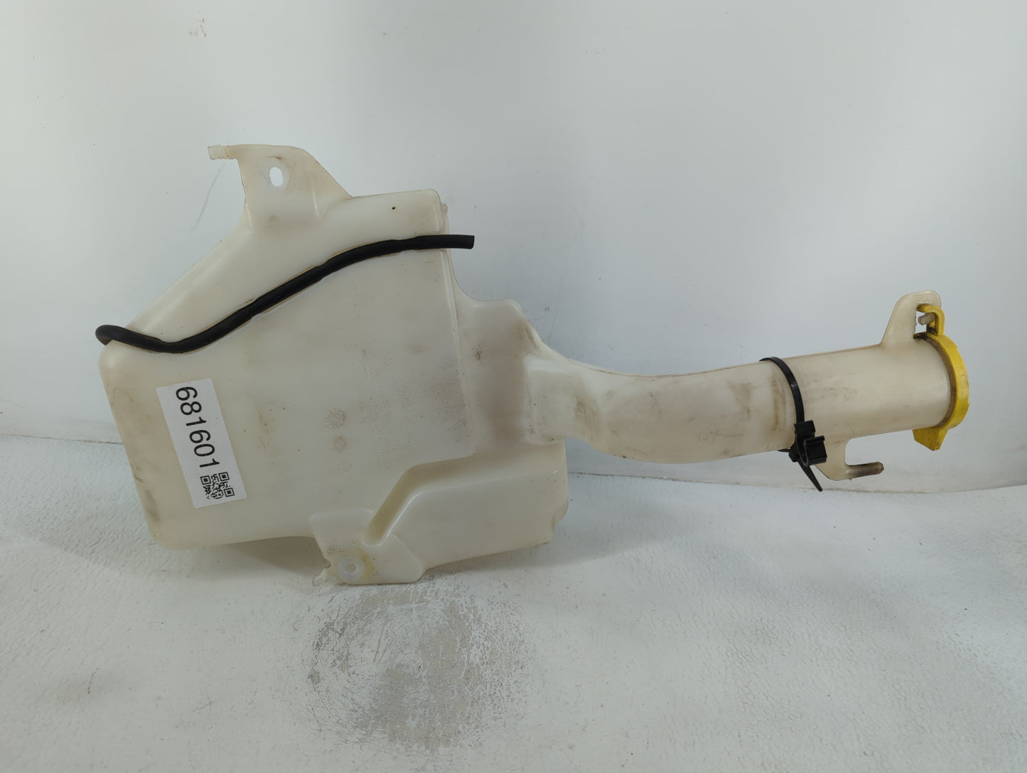 2011 Chrysler Town & Country Windshield Washer Fluid Reservoir Bottle Oem - Oemusedautoparts1.com