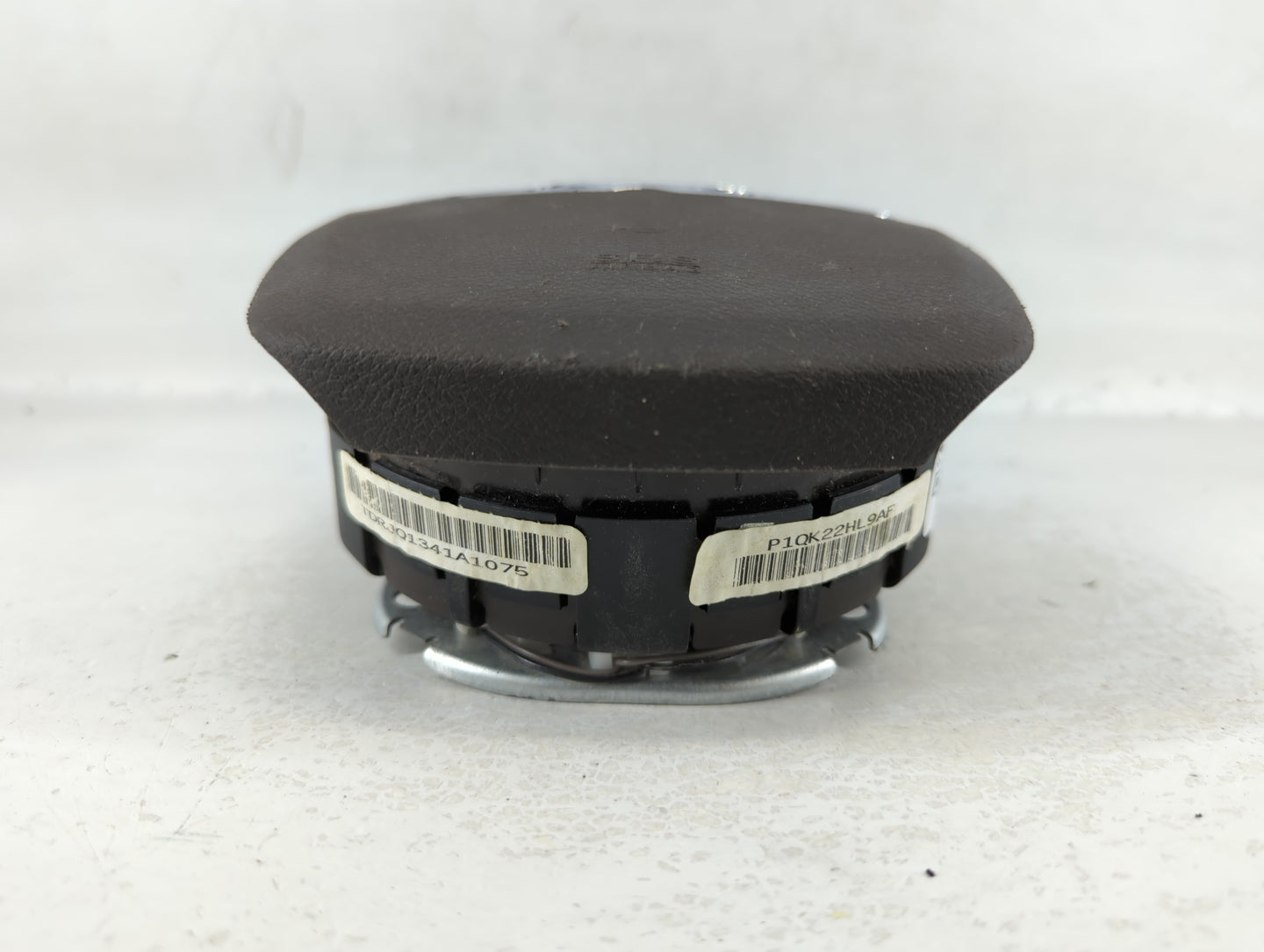 2011-2012 Chrysler Town & Country Air Bag Driver Left Steering Wheel Mounted P/N:6911750 1QK22HL9AF Fits Fits 2011 2012 OEM 
