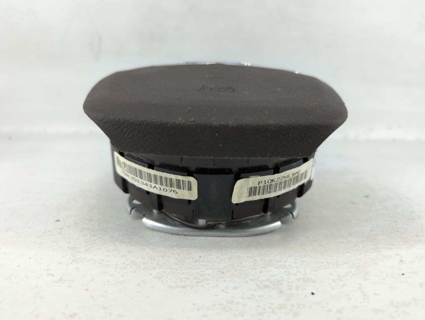 2011-2012 Chrysler Town & Country Air Bag Driver Left Steering Wheel Mounted P/N:6911750 1QK22HL9AF Fits Fits 2011 2012 OEM 