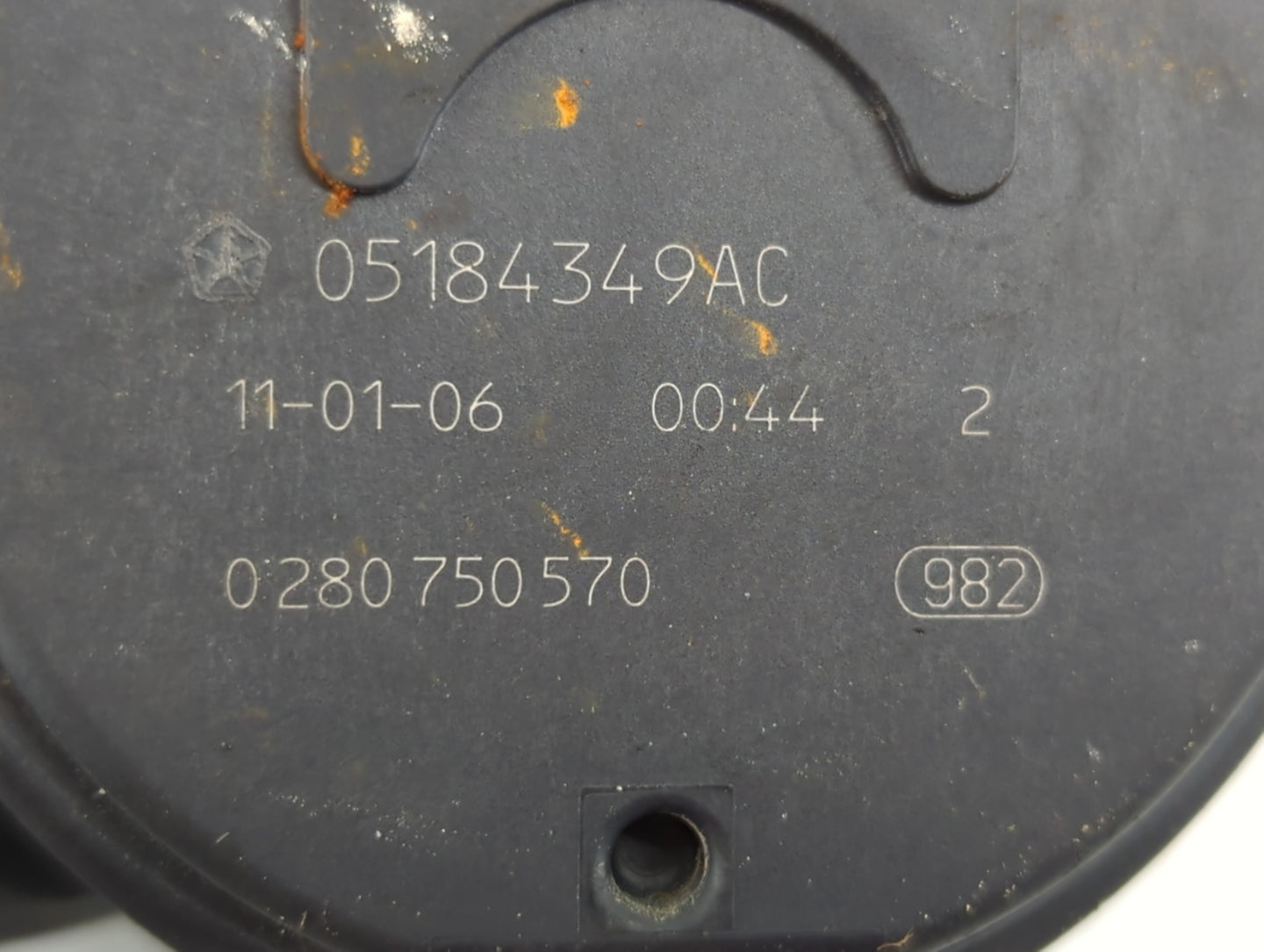 2011-2016 Chrysler Town & Country Throttle Body P/N:05184349AC Fits OEM Used Auto Parts - Oemusedautoparts1.com