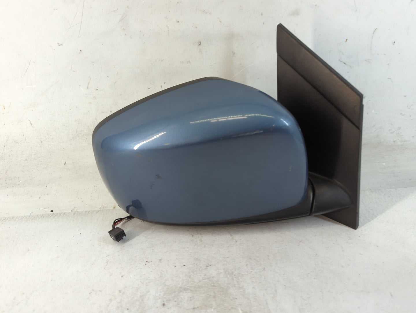 2011-2016 Chrysler Town & Country Passenger Side View Mirror - Right Door Mirror OEM Used - Oemusedautoparts1.com