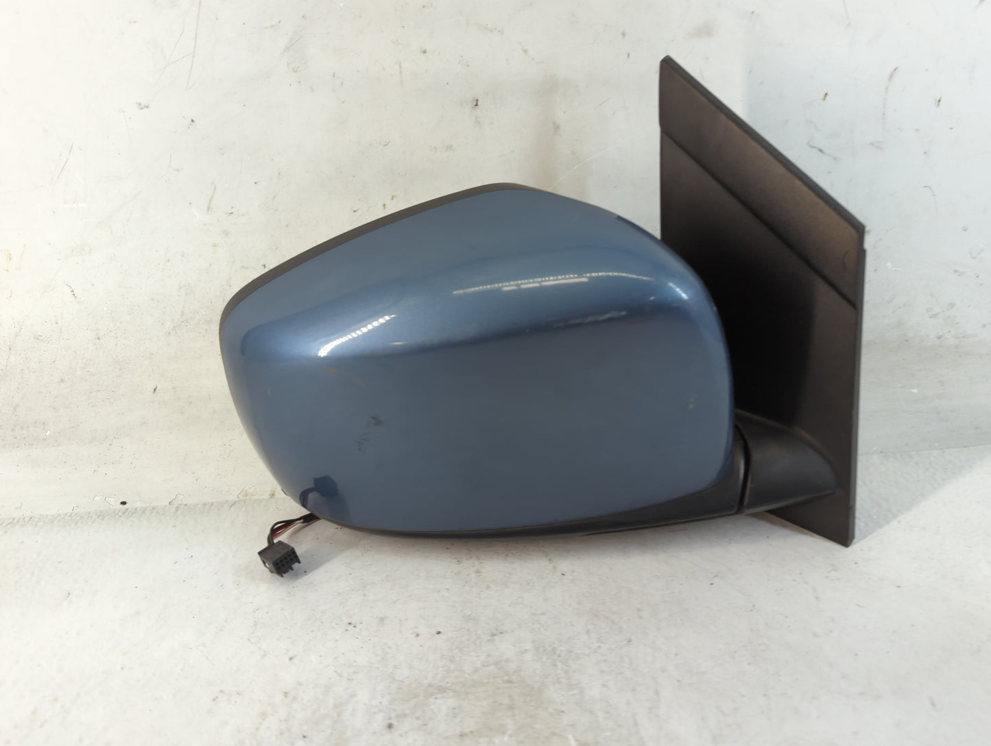 2011-2016 Chrysler Town & Country Passenger Side View Mirror - Right Door Mirror OEM Used - Oemusedautoparts1.com