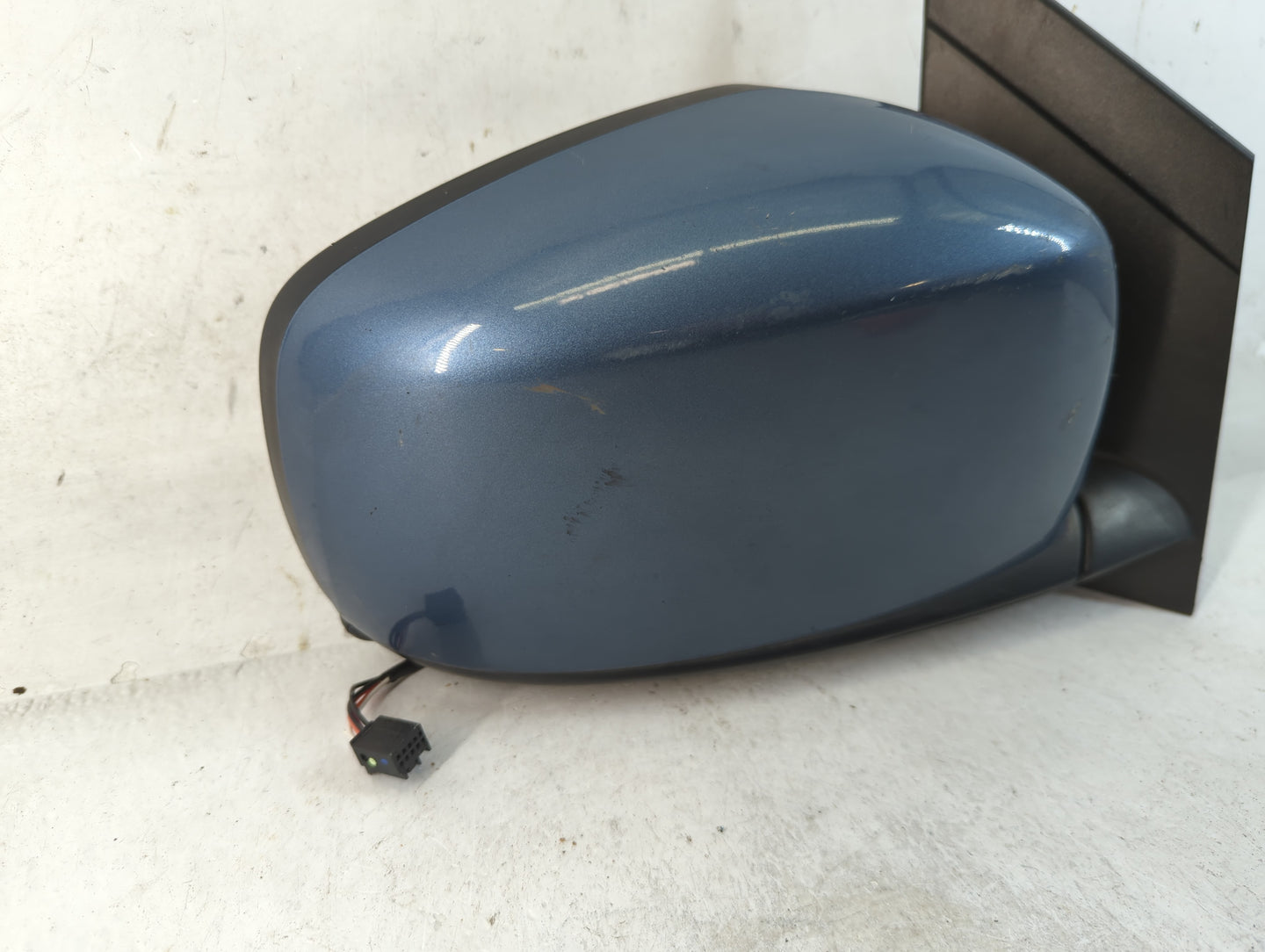2011-2016 Chrysler Town & Country Passenger Side View Mirror - Right Door Mirror OEM Used - Oemusedautoparts1.com
