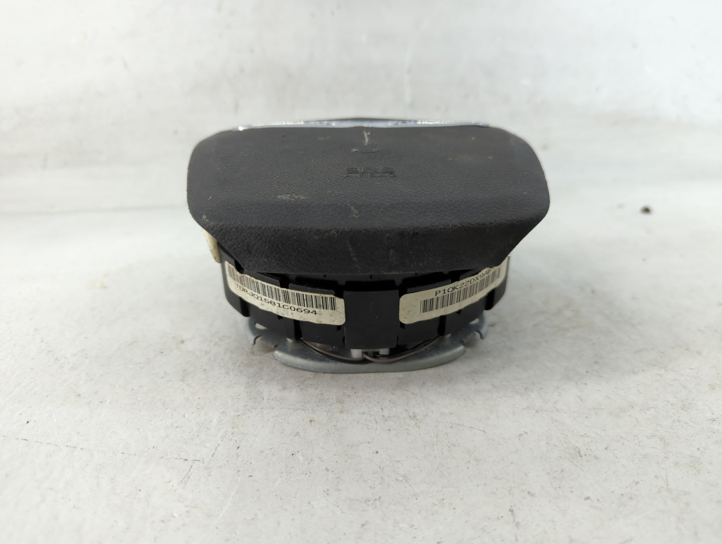 2014 Chrysler Town & Country Air Bag Driver Left Steering Wheel Mounted - Oemusedautoparts1.com