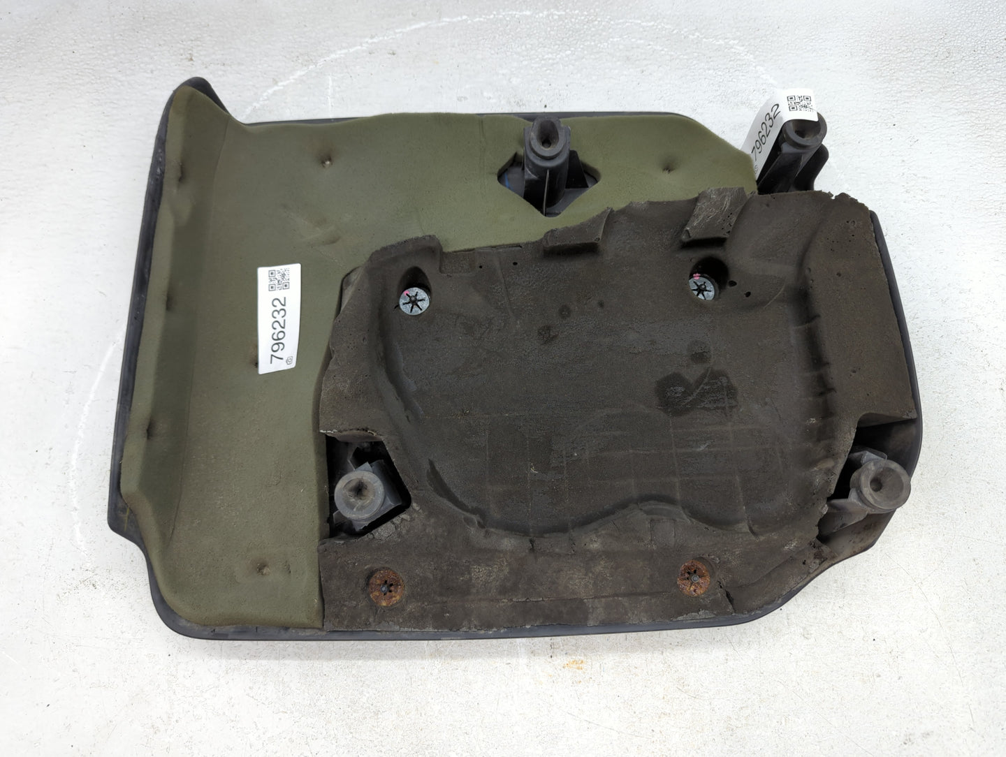 2011 Chrysler Town & Country Engine Cover - Oemusedautoparts1.com