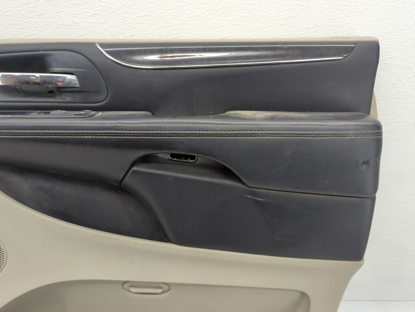 2011 Chrysler Town & Country Front Right Passenger Interior Door Panel Trim - Oemusedautoparts1.com