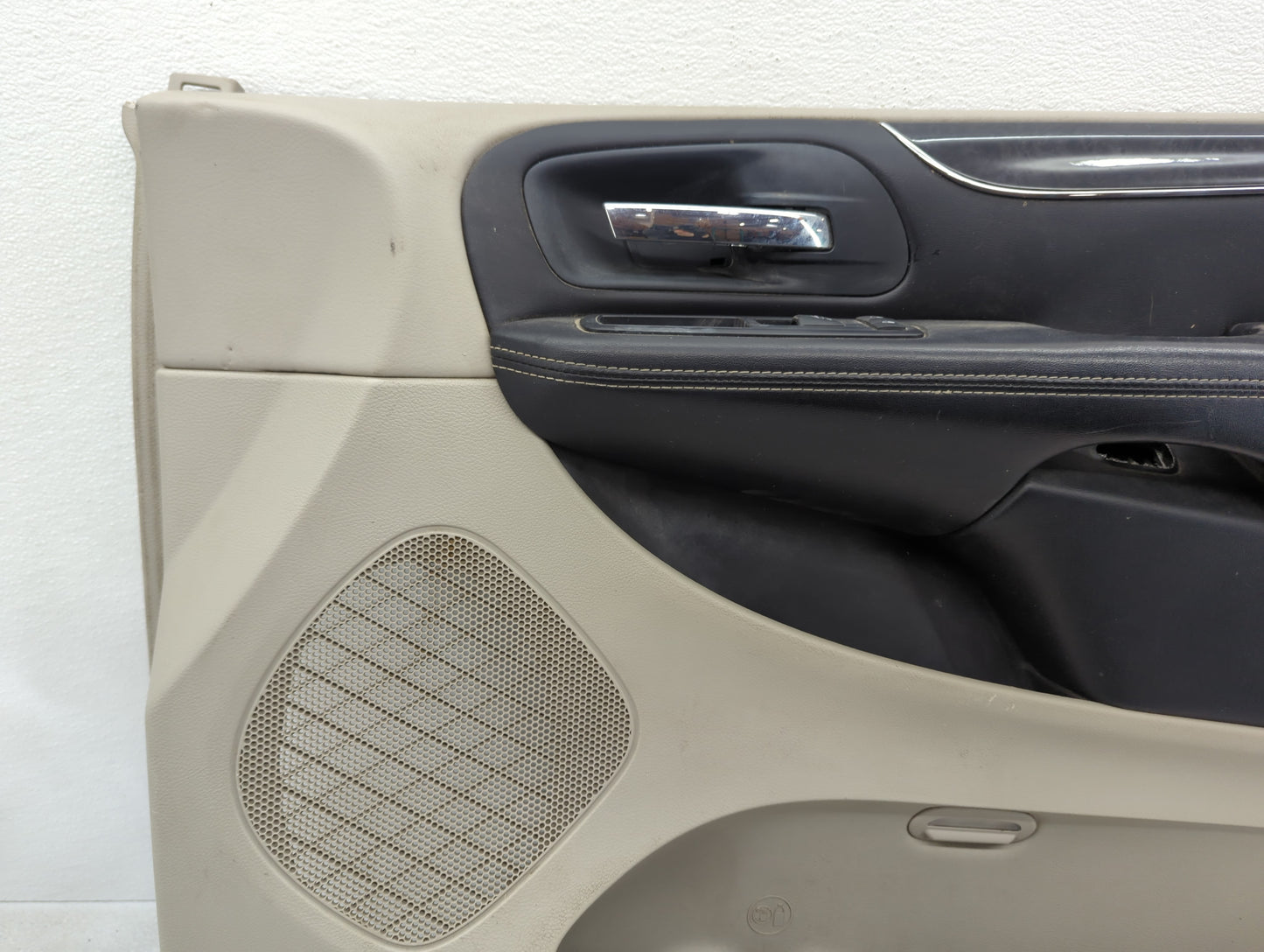 2011 Chrysler Town & Country Front Right Passenger Interior Door Panel Trim - Oemusedautoparts1.com